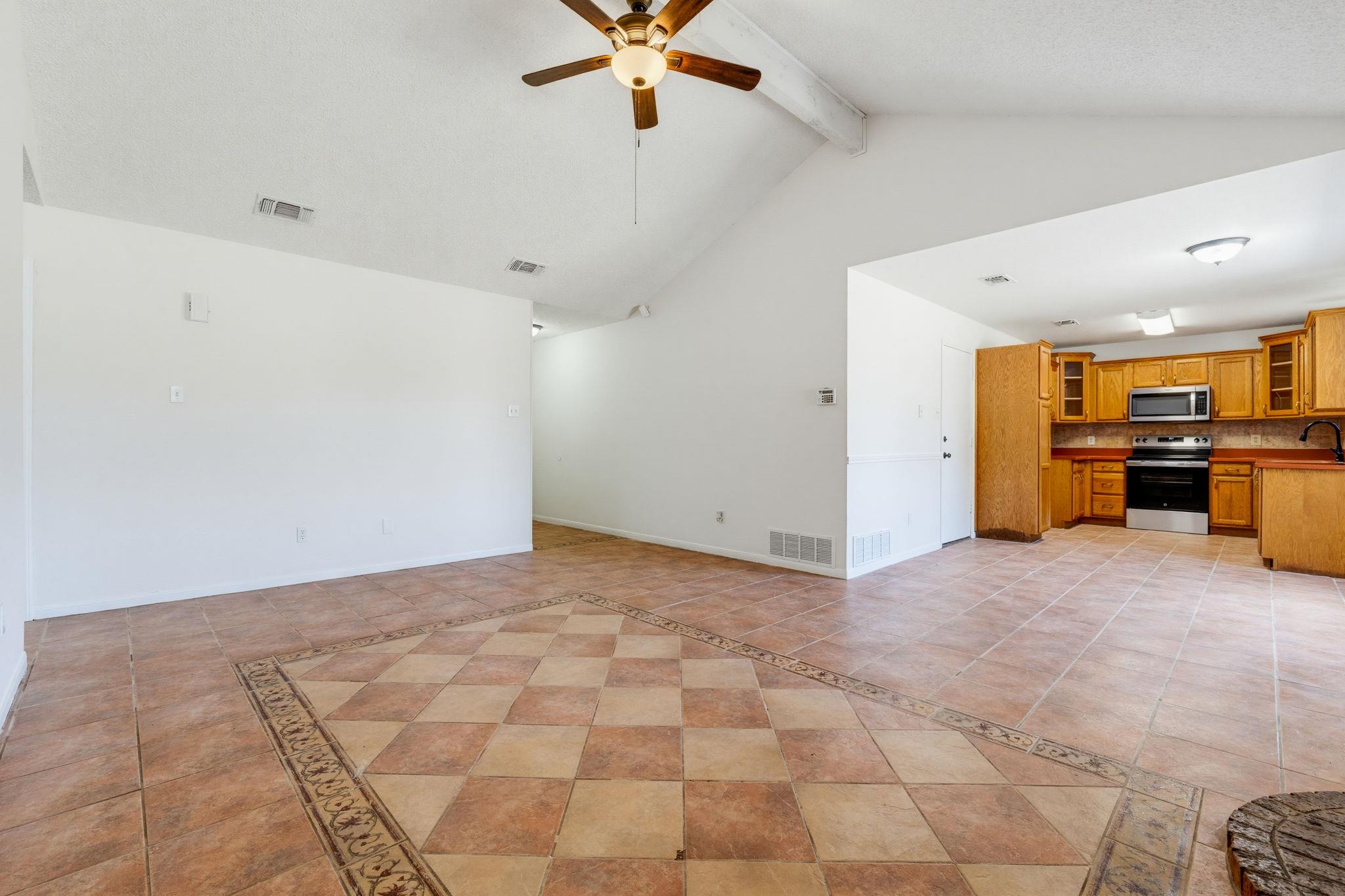 117 E Blancas DR