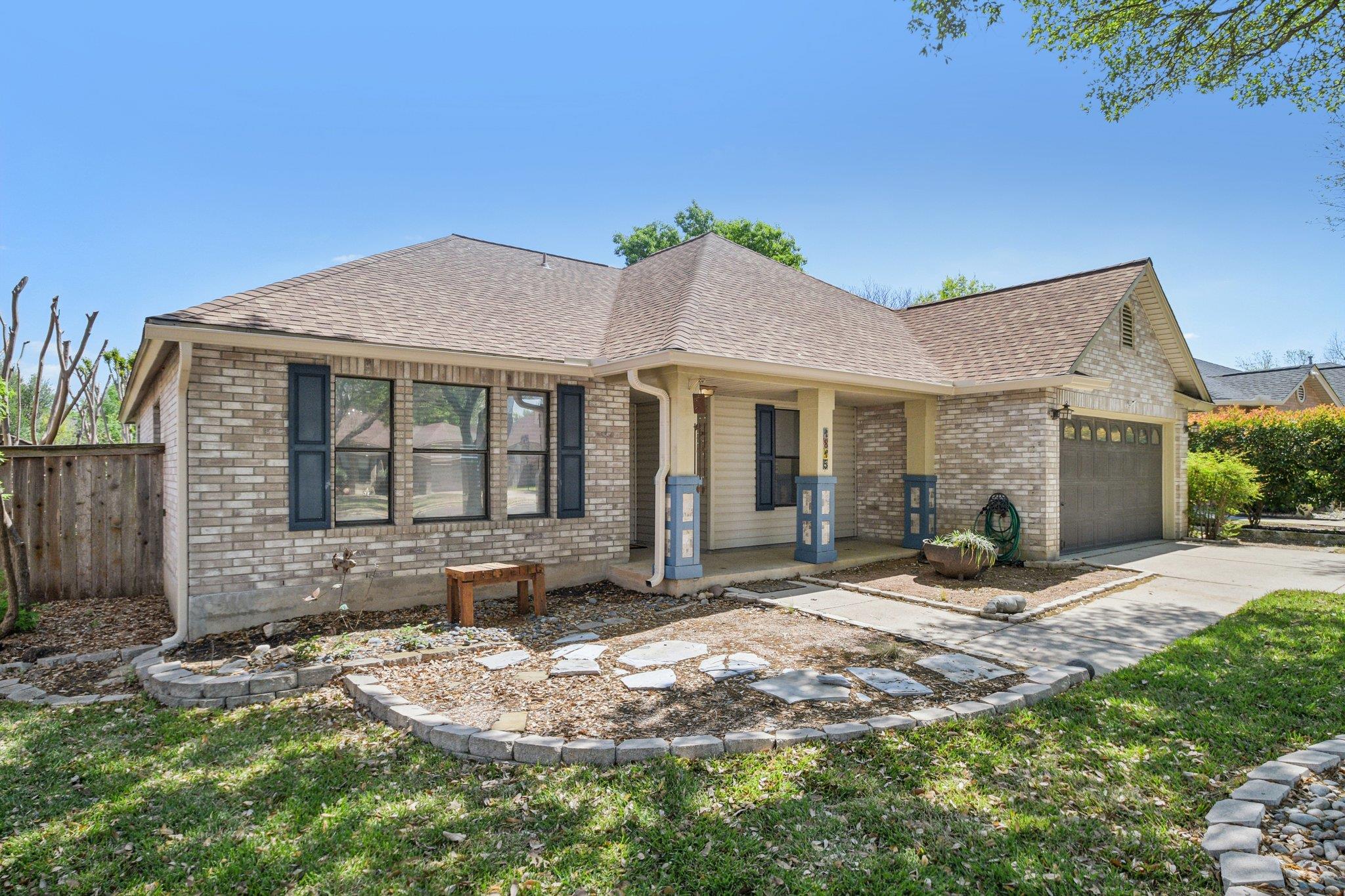 1815 Gunsight DR