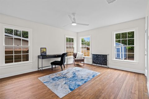 Tiny photo for 4406 Airport BLVD, Austin, TX 78722 (MLS # 8681270)