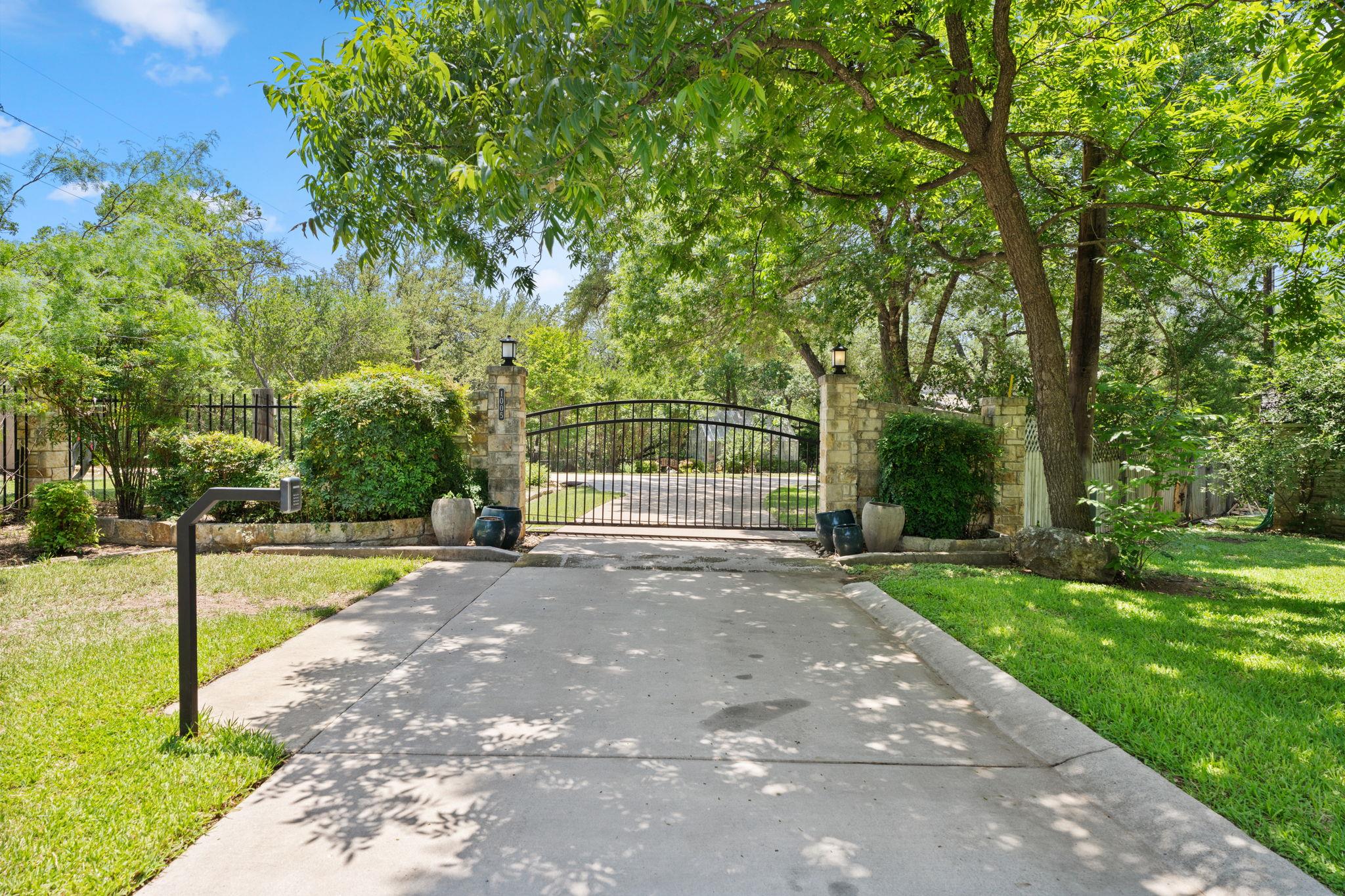 1005 Terry LN