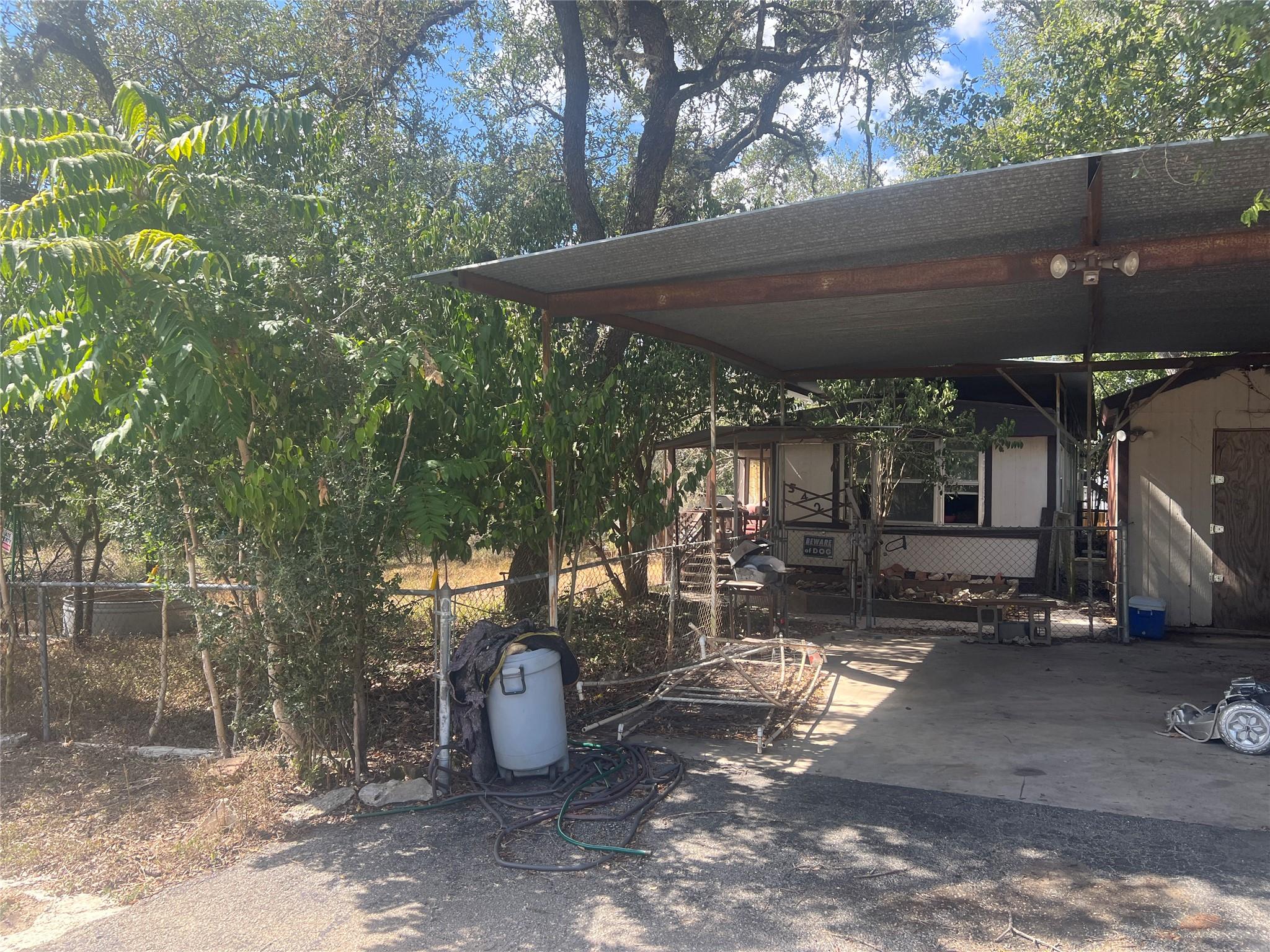 542 Flintstone DR
