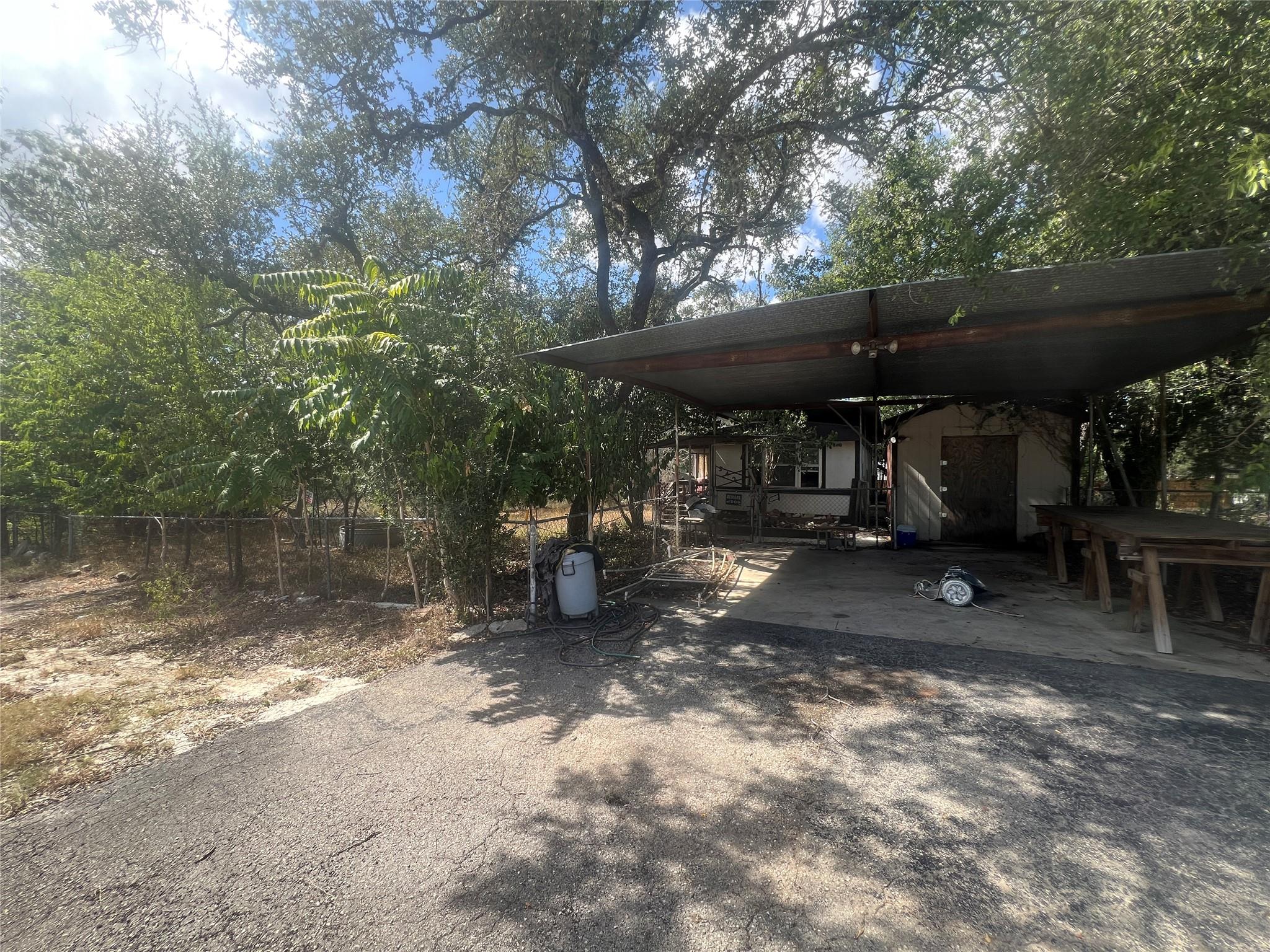 542 Flintstone DR