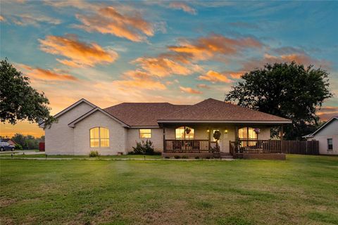 Single Family Residence in Gonzales TX 127 Creekwood DR.jpg