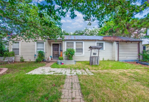 Photo of 203 Hudgins ST, Smithville, TX 78957 (MLS # 3157976)
