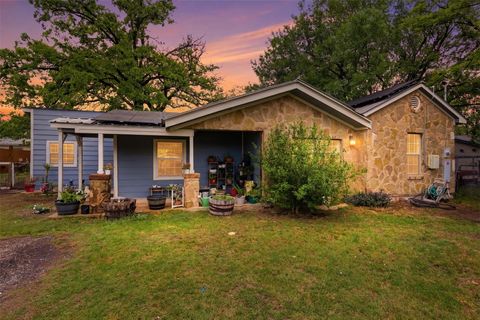 Photo of 106 Zimmerman Ave, Bastrop, TX 78602 (MLS # 1308774)
