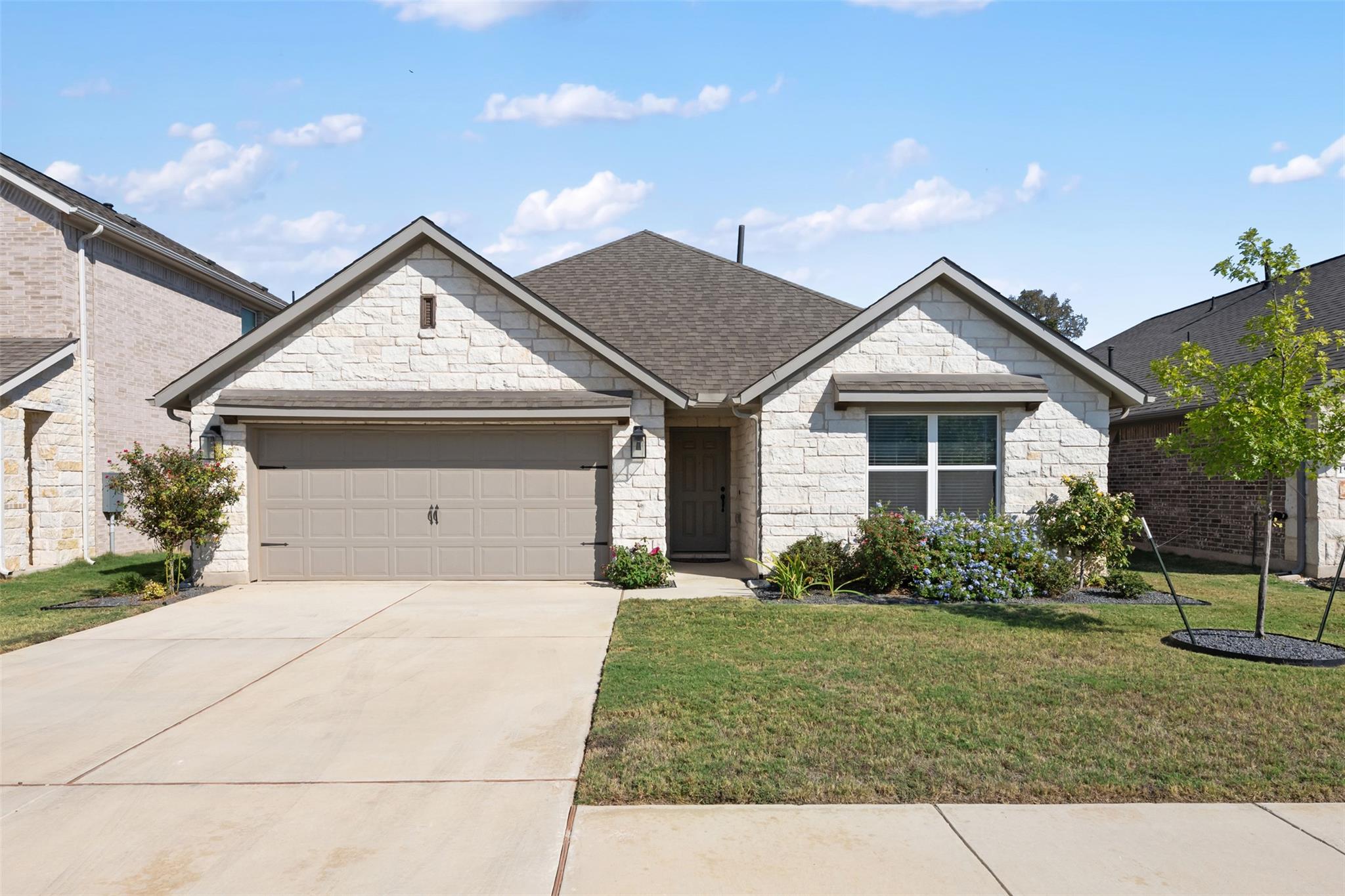 208 Golden Gate LN