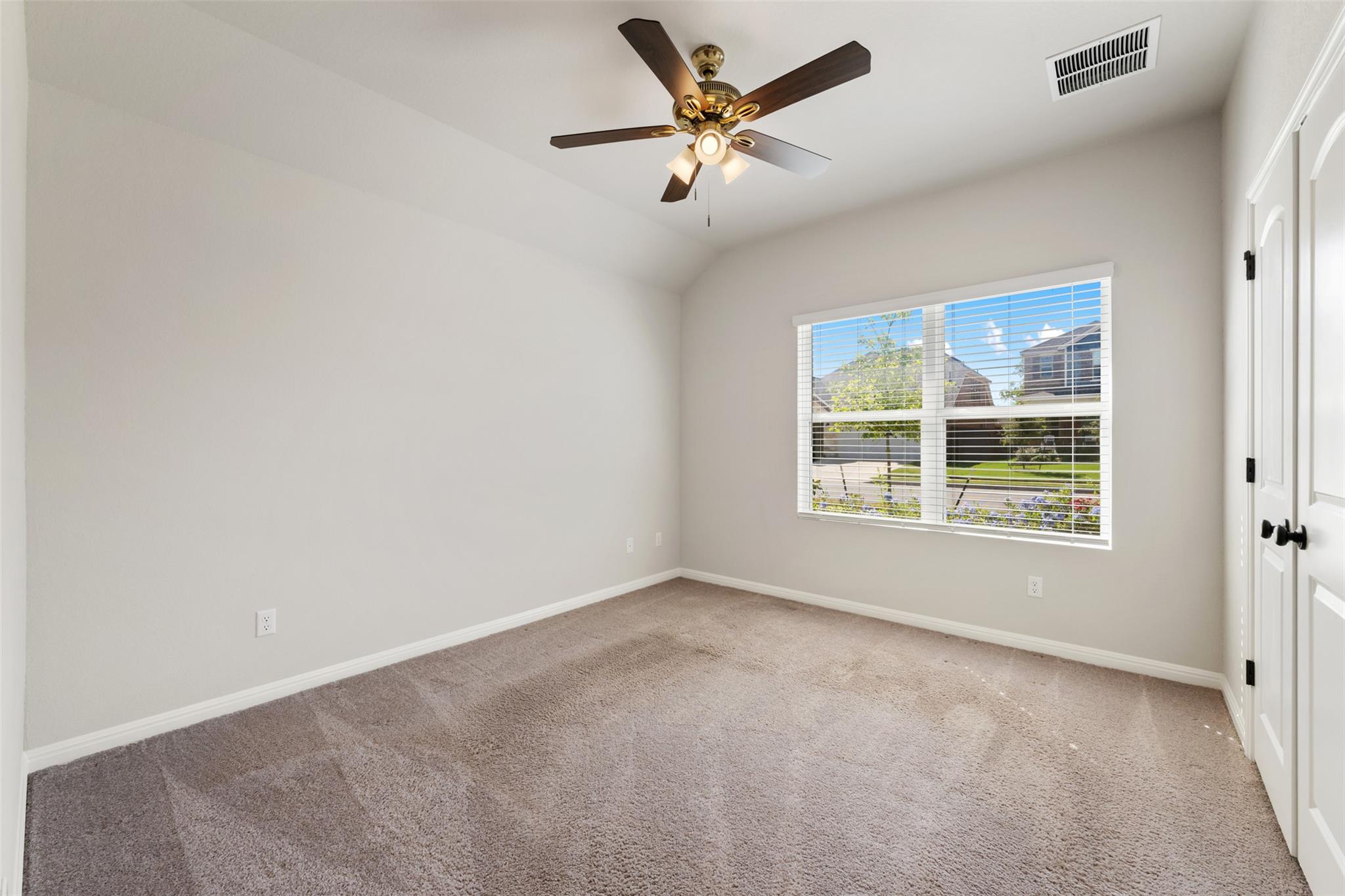 208 Golden Gate LN