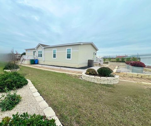 A home in Del Valle