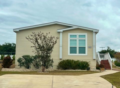 A home in Del Valle