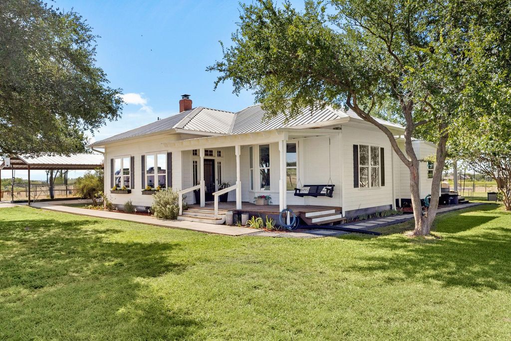 Photo of 6673 Center Point RD, San Marcos, TX 78666 (MLS # 3908409)
