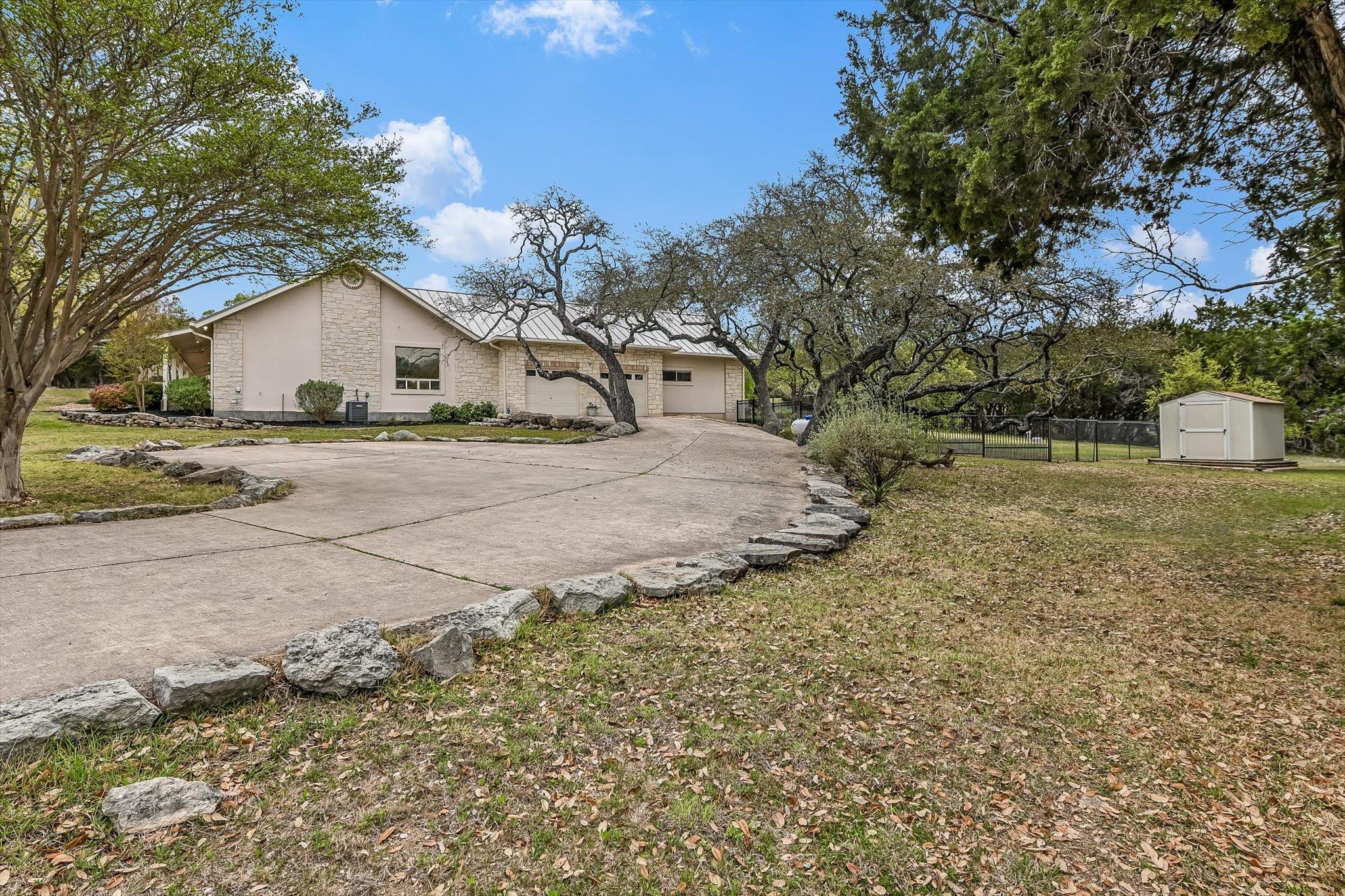 300 W View DR