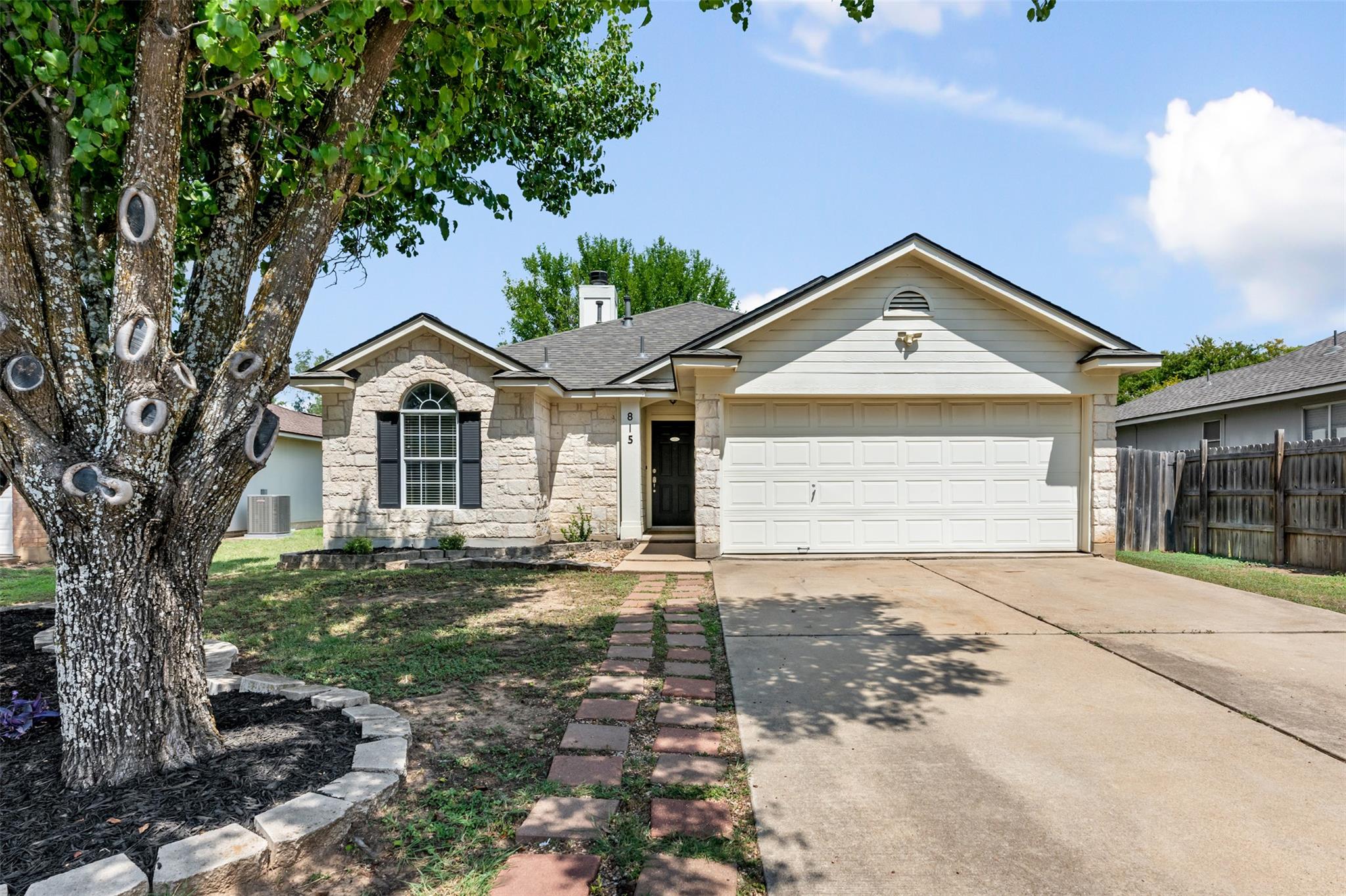 815 Sonny DR