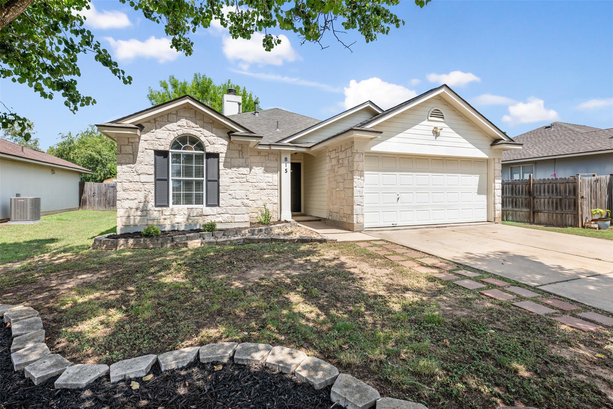 815 Sonny DR