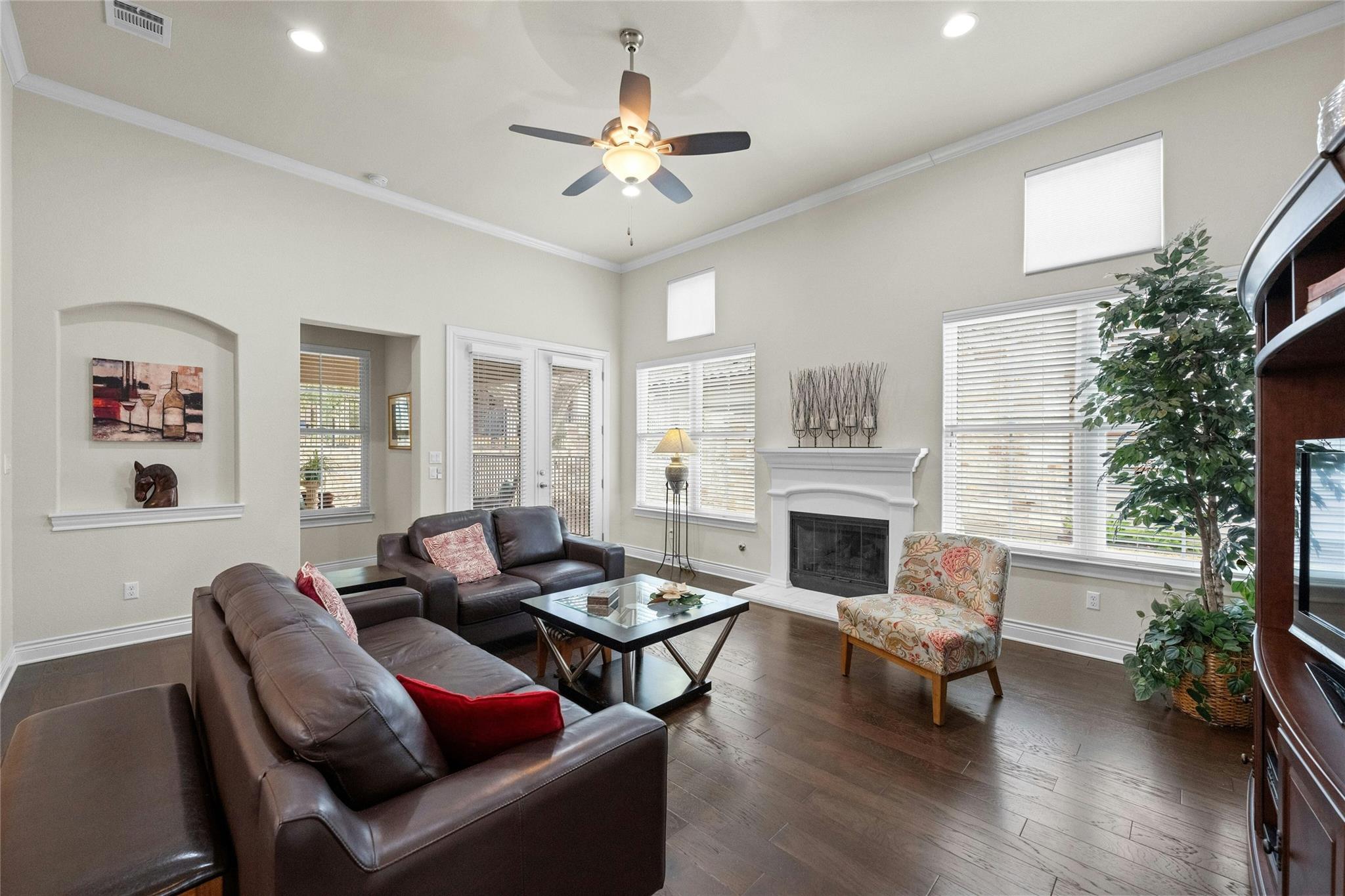 204 Delfino CIR