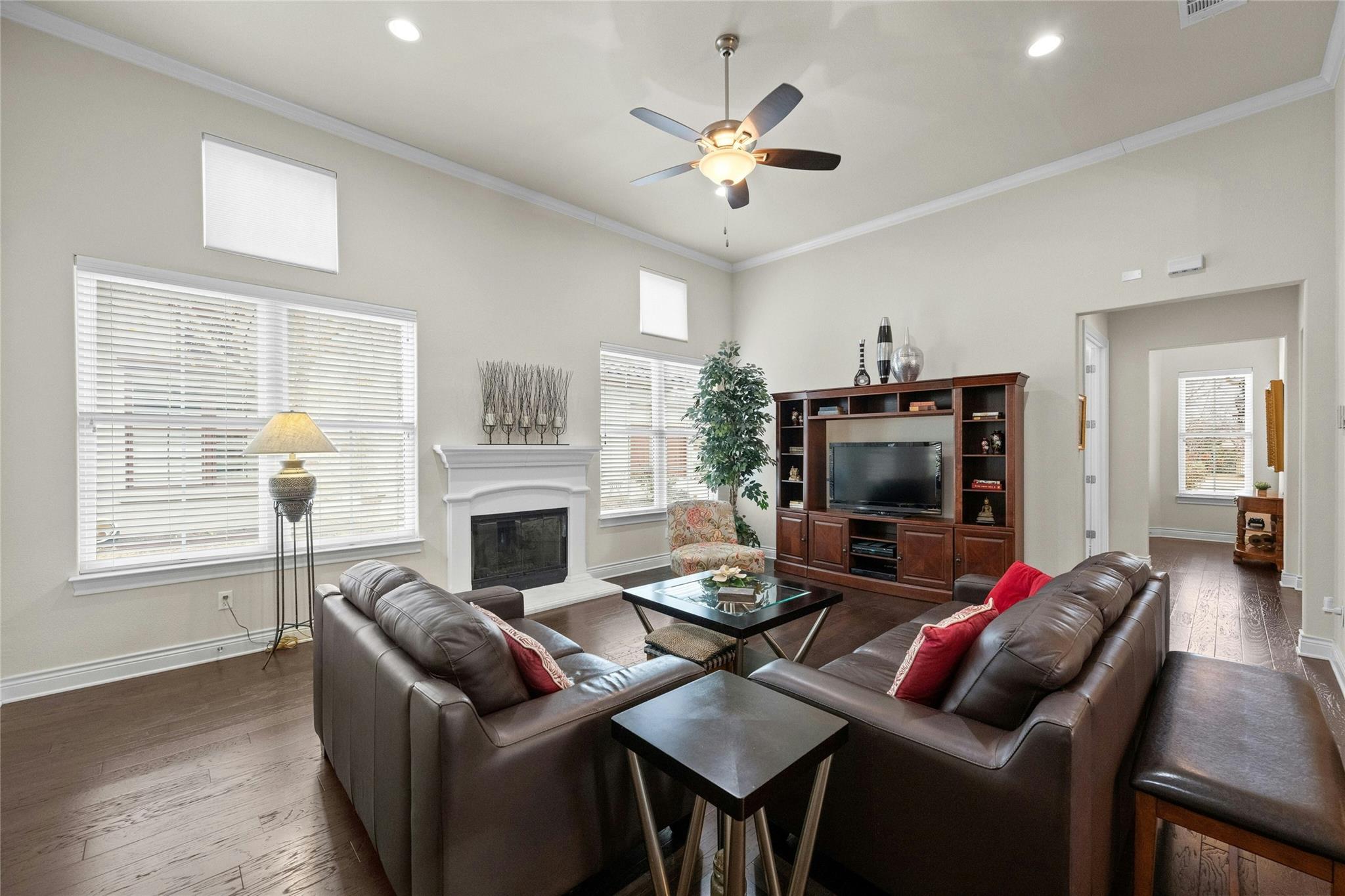 204 Delfino CIR