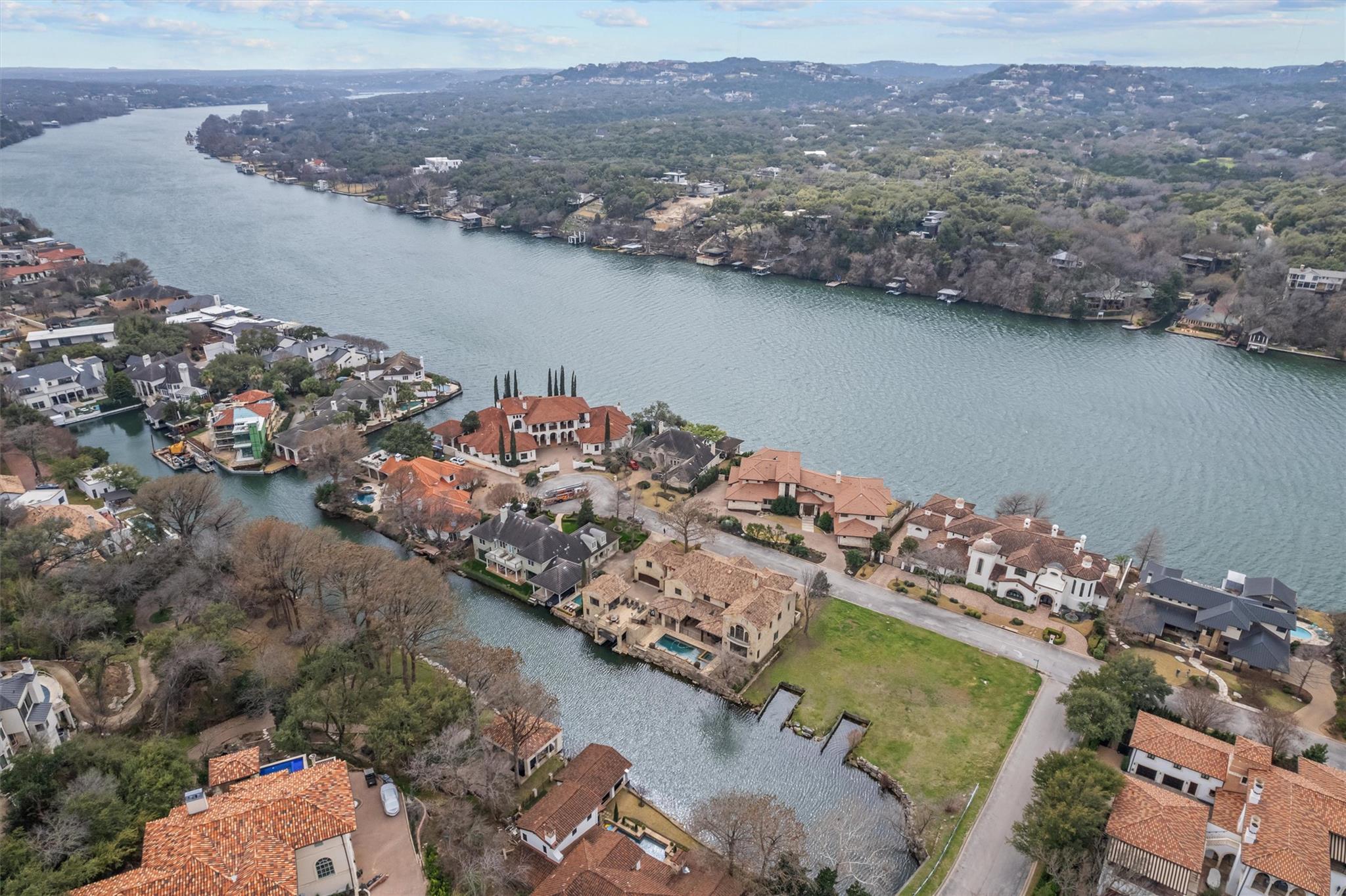 4407 Island CV