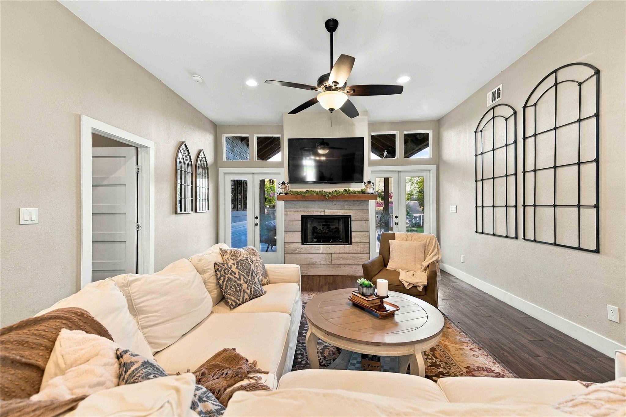 1814 Emerald Isle DR