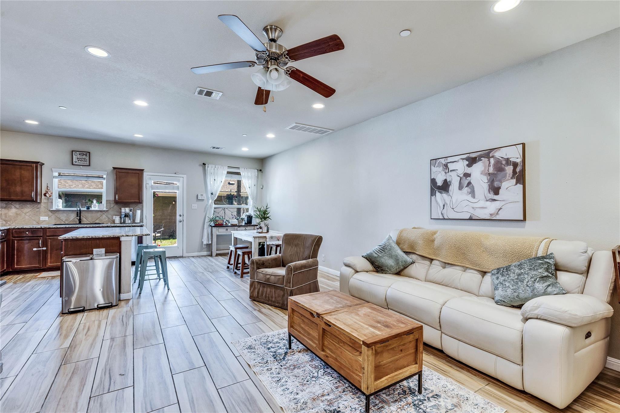 1012 Lost Pines LN