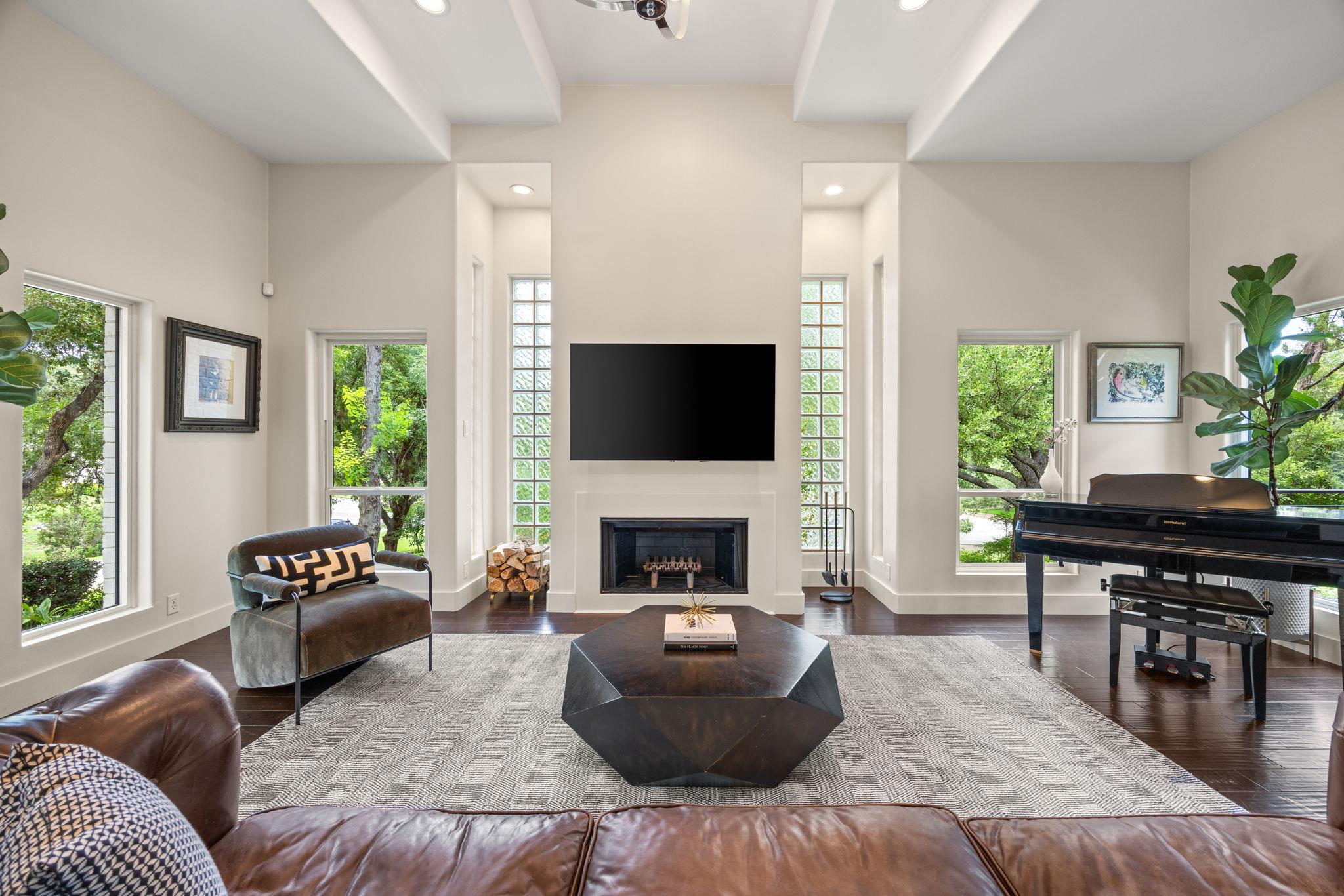 126 Royal Oak LN