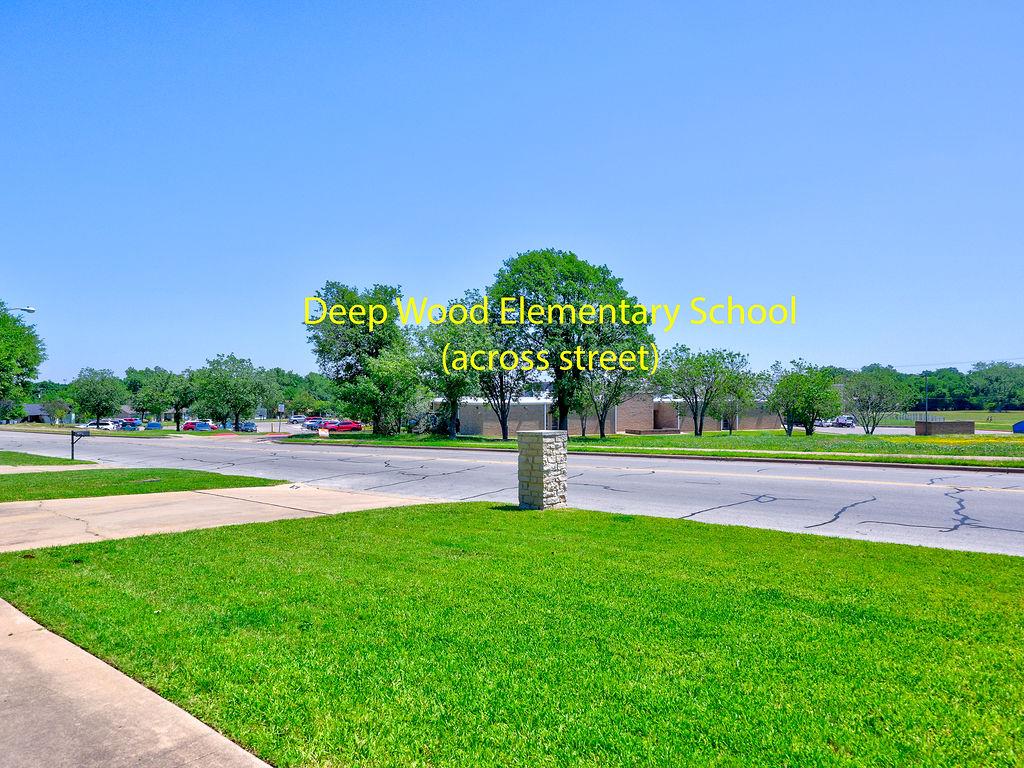 1002 Deep Wood DR