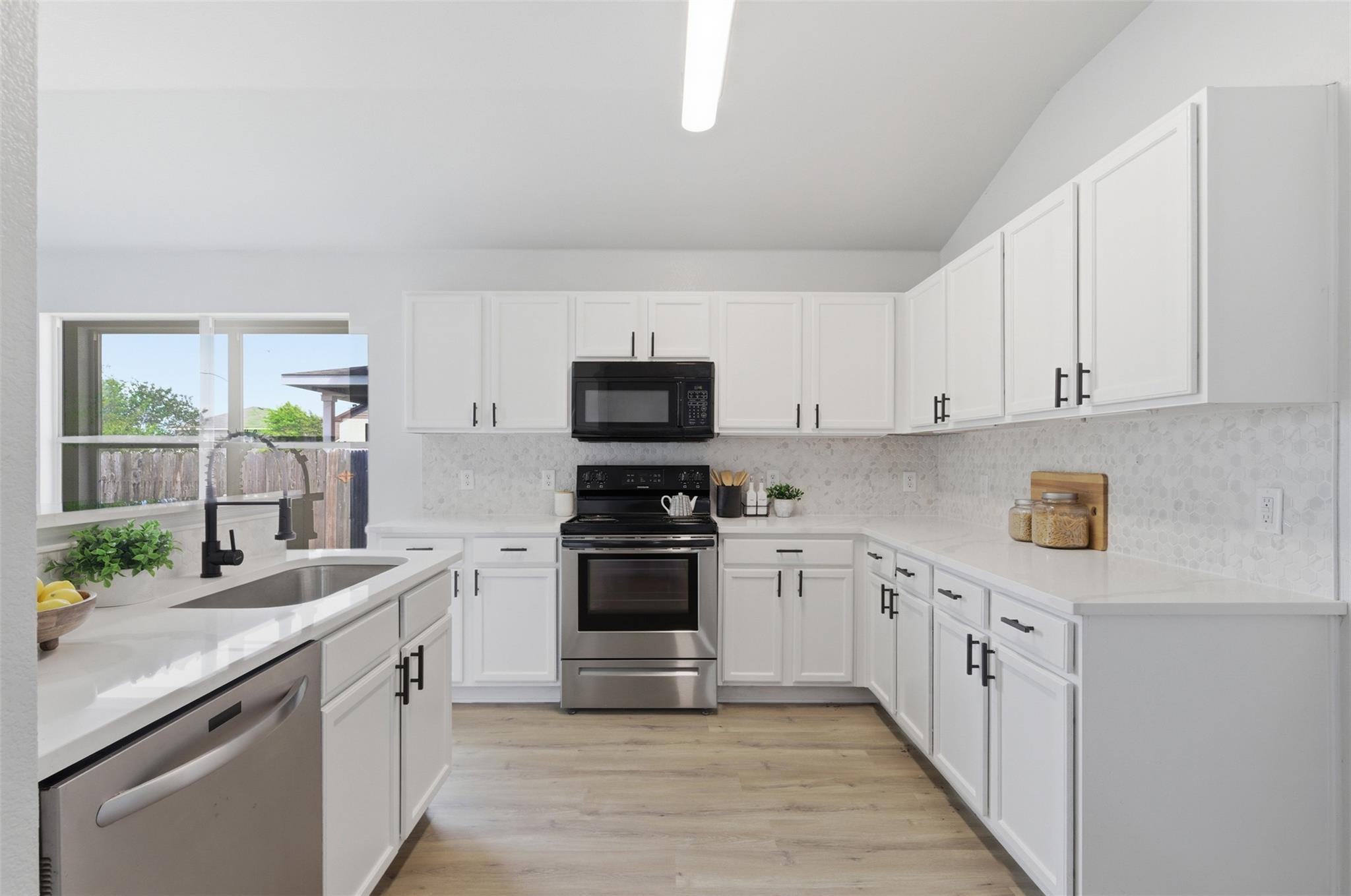 12720 La Paz LN