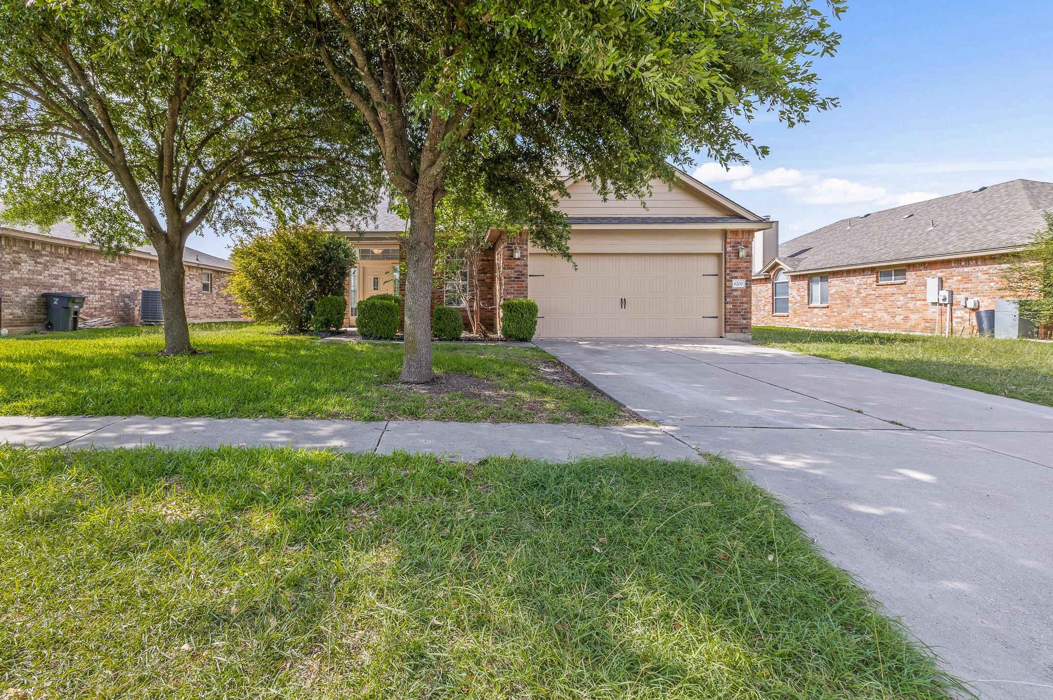 6200 Emilie LN