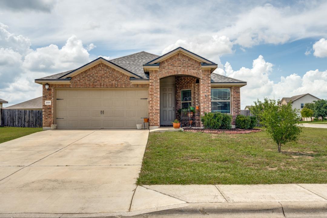 1618 Woodlands DR