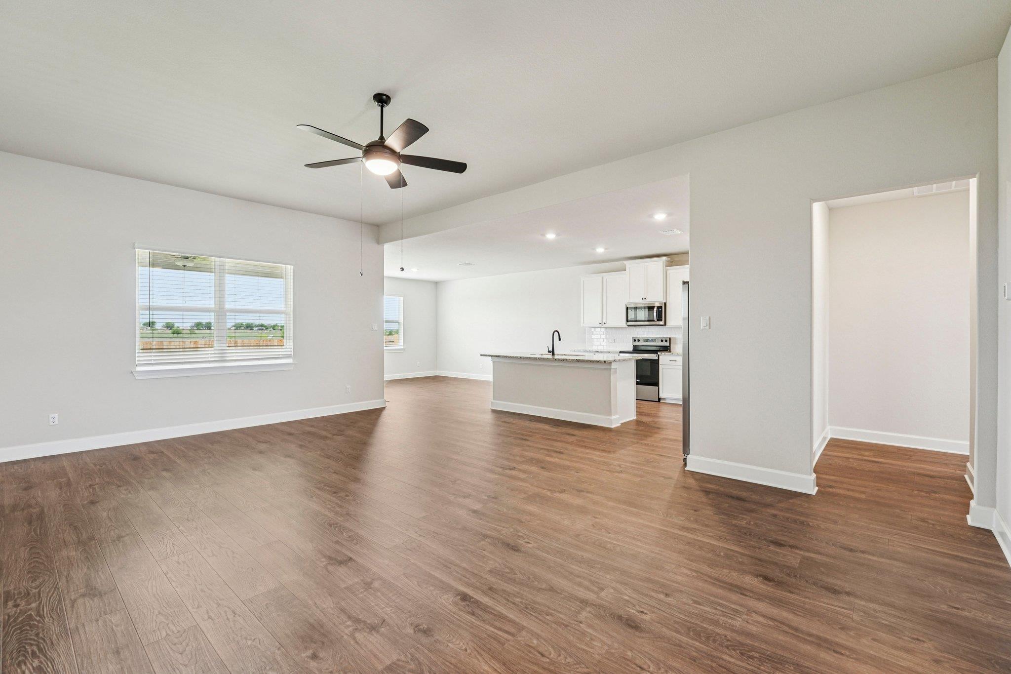 501 W Luna Blue LN