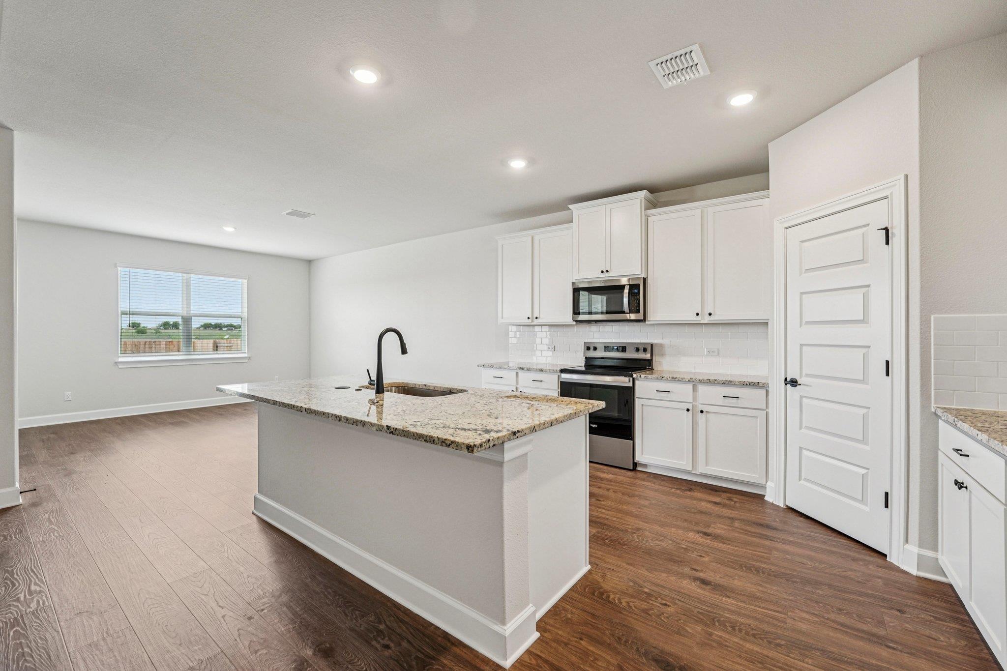501 W Luna Blue LN