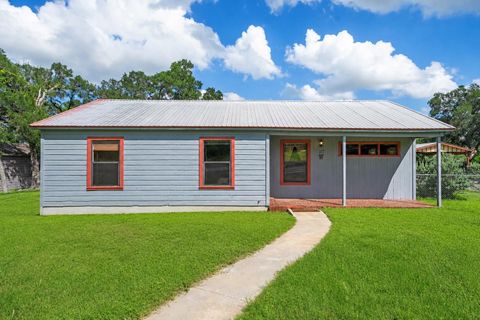 Photo of 107 W Holland ST, San Marcos, TX 78666 (MLS # 6582407)