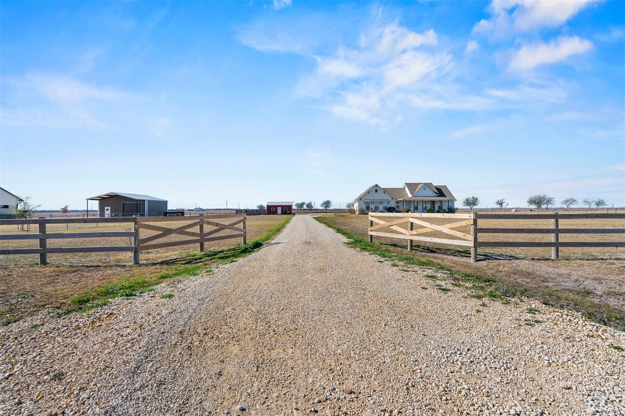 1024 Apache Trail