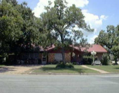 709 W 11TH ST Elgin TX 78621