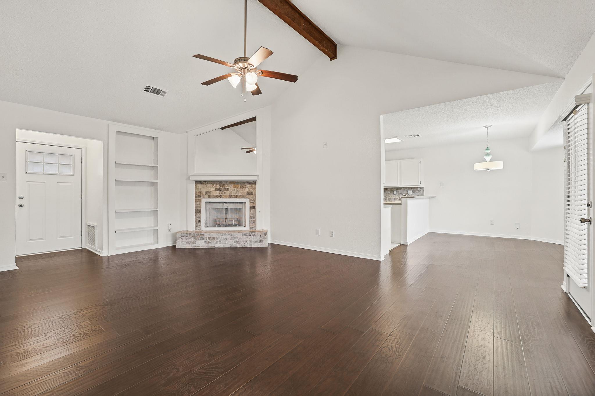 503 Dover LN