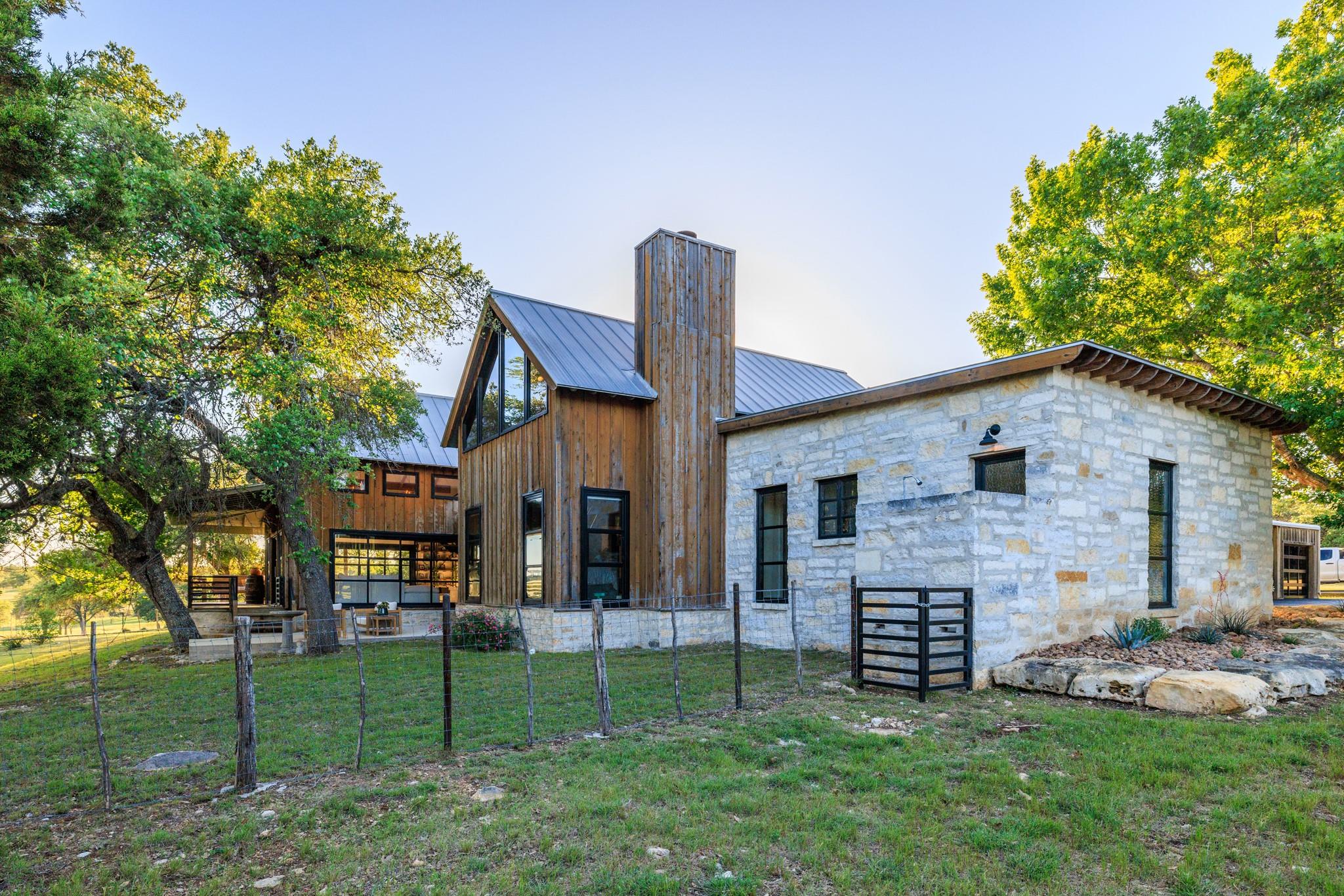 110 Clear Pond CT