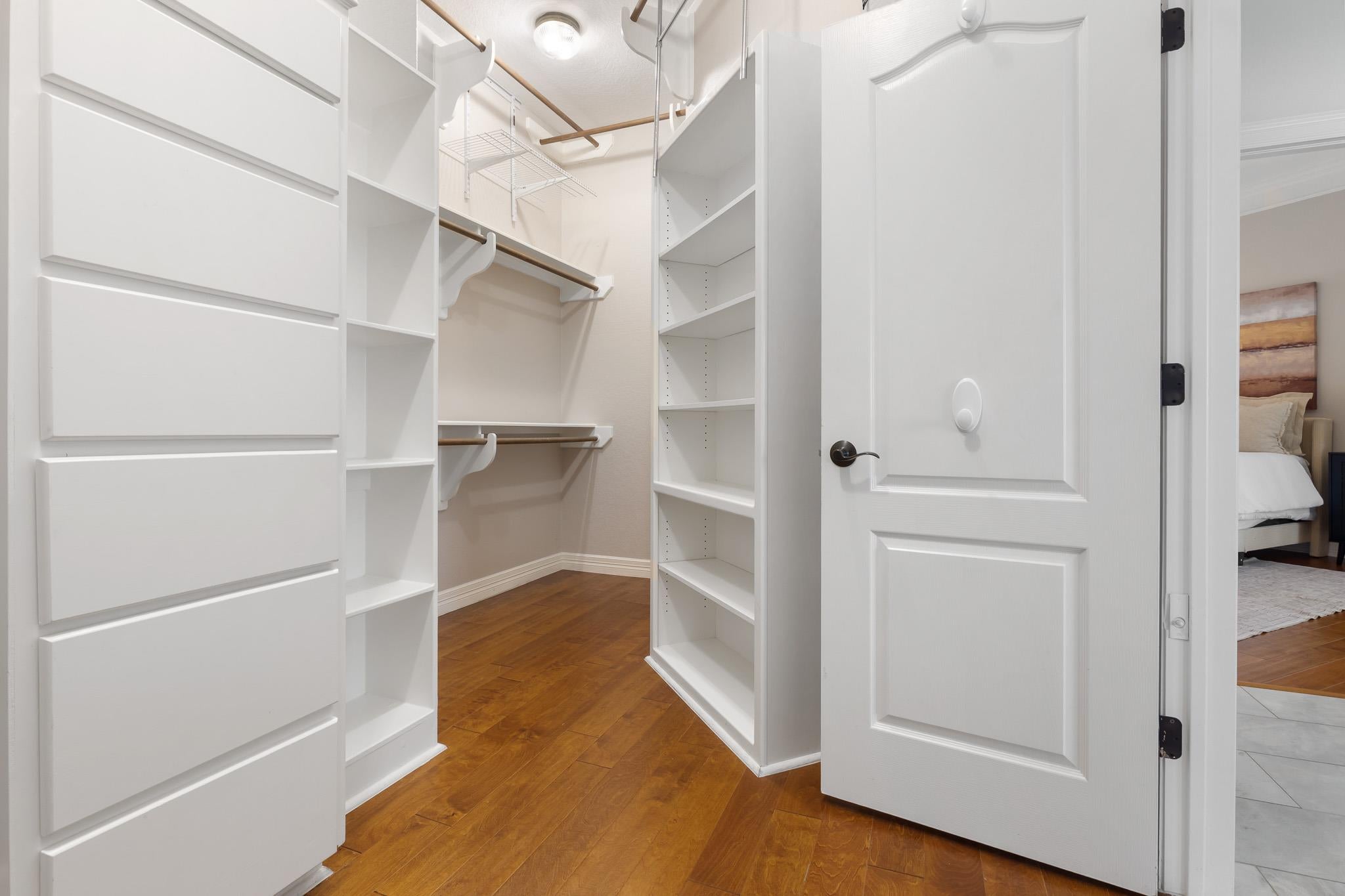 100 Dovetail LN photo 27