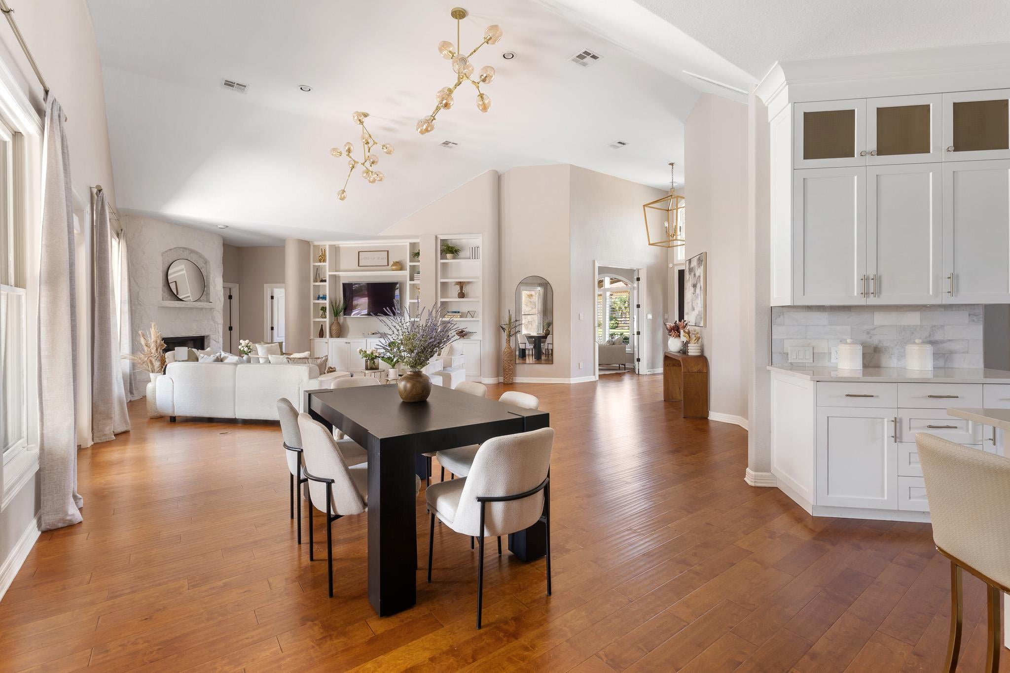 100 Dovetail LN photo 9