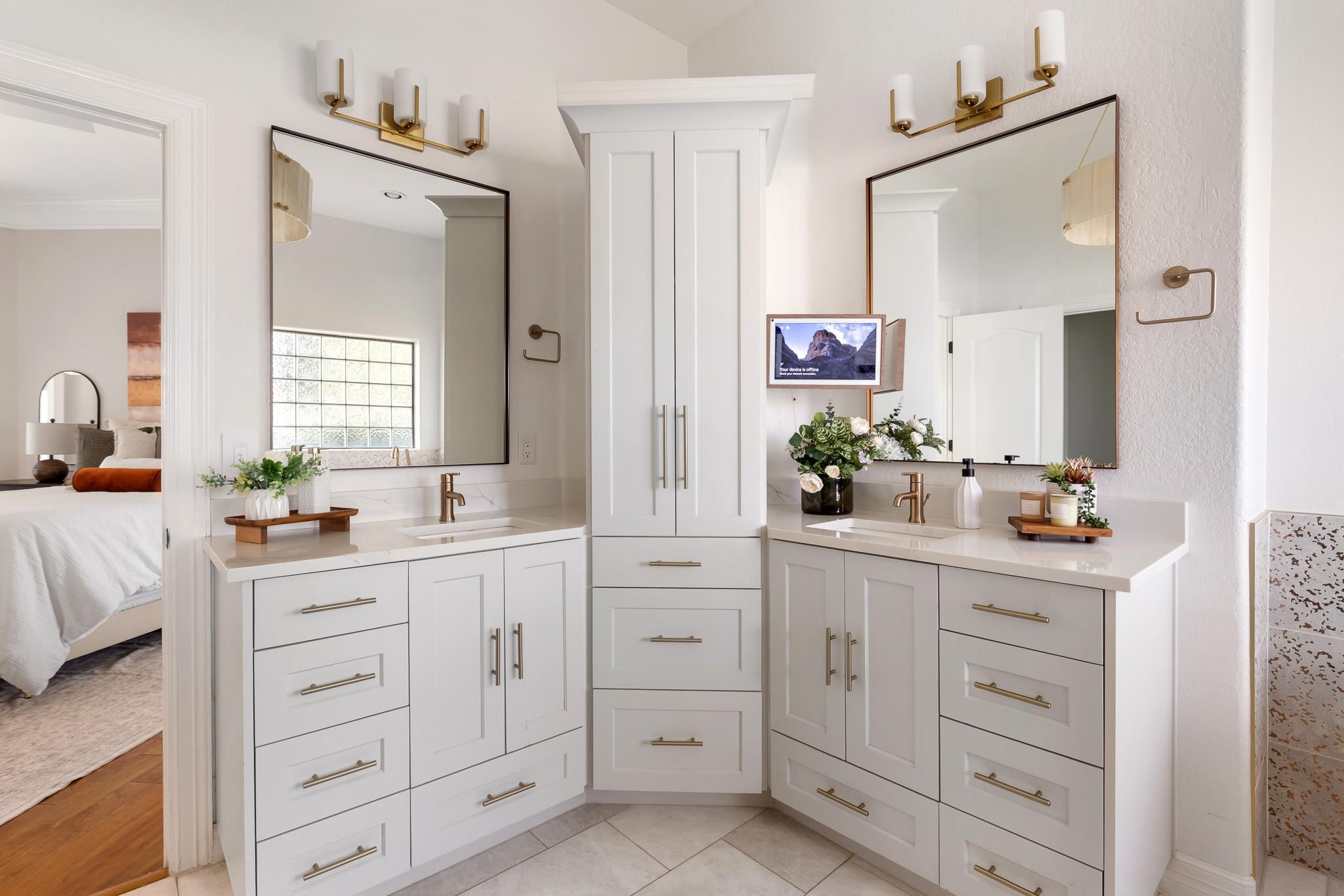 100 Dovetail LN photo 16