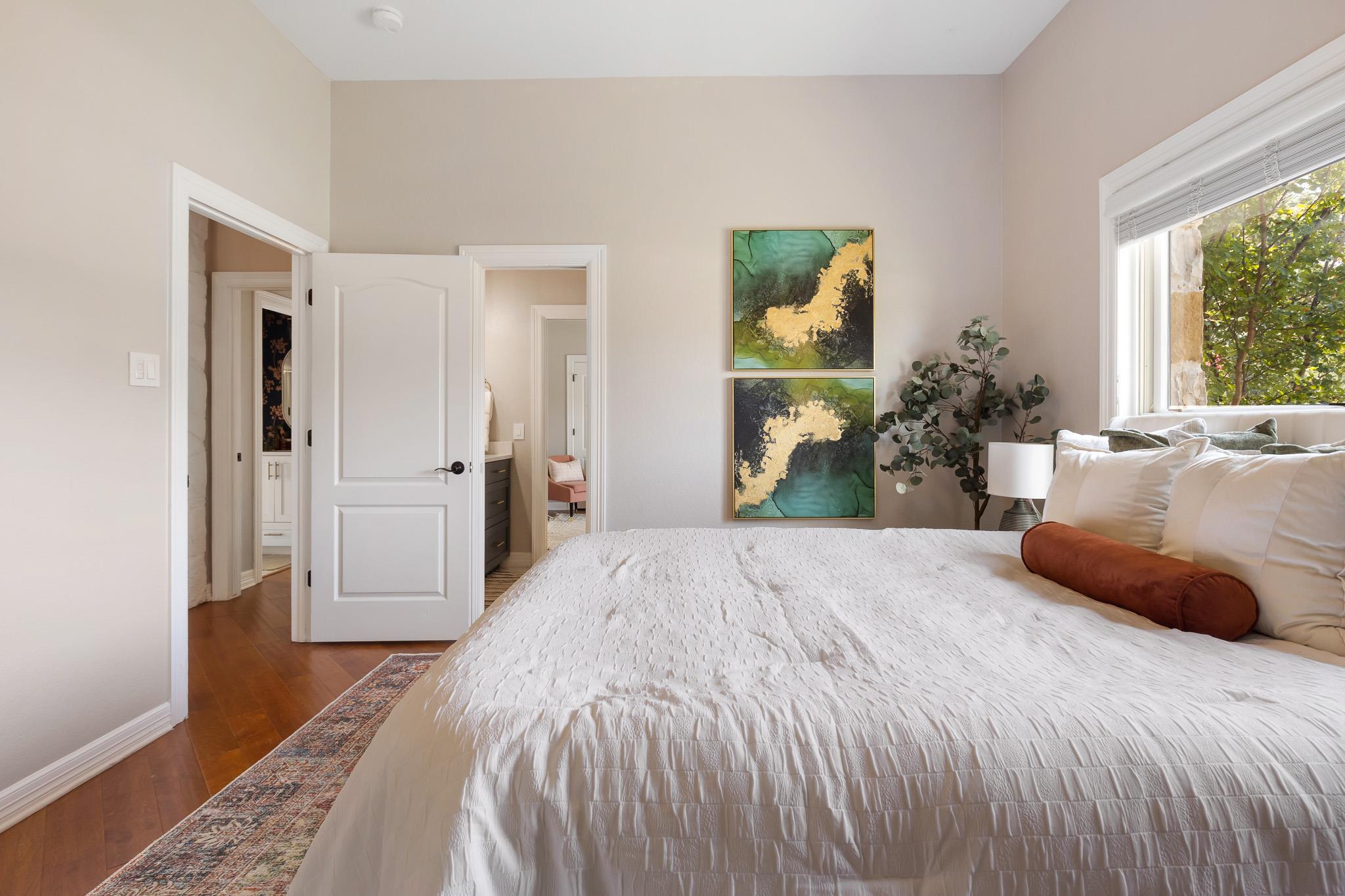 100 Dovetail LN photo 20