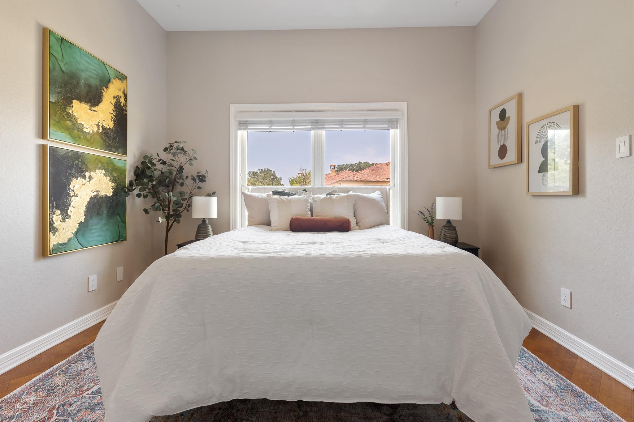 100 Dovetail LN photo 19