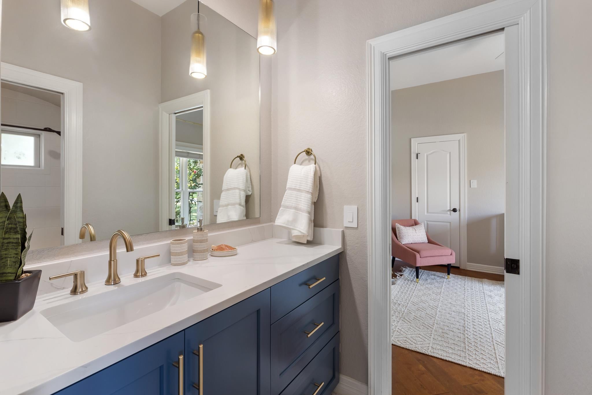 100 Dovetail LN photo 21