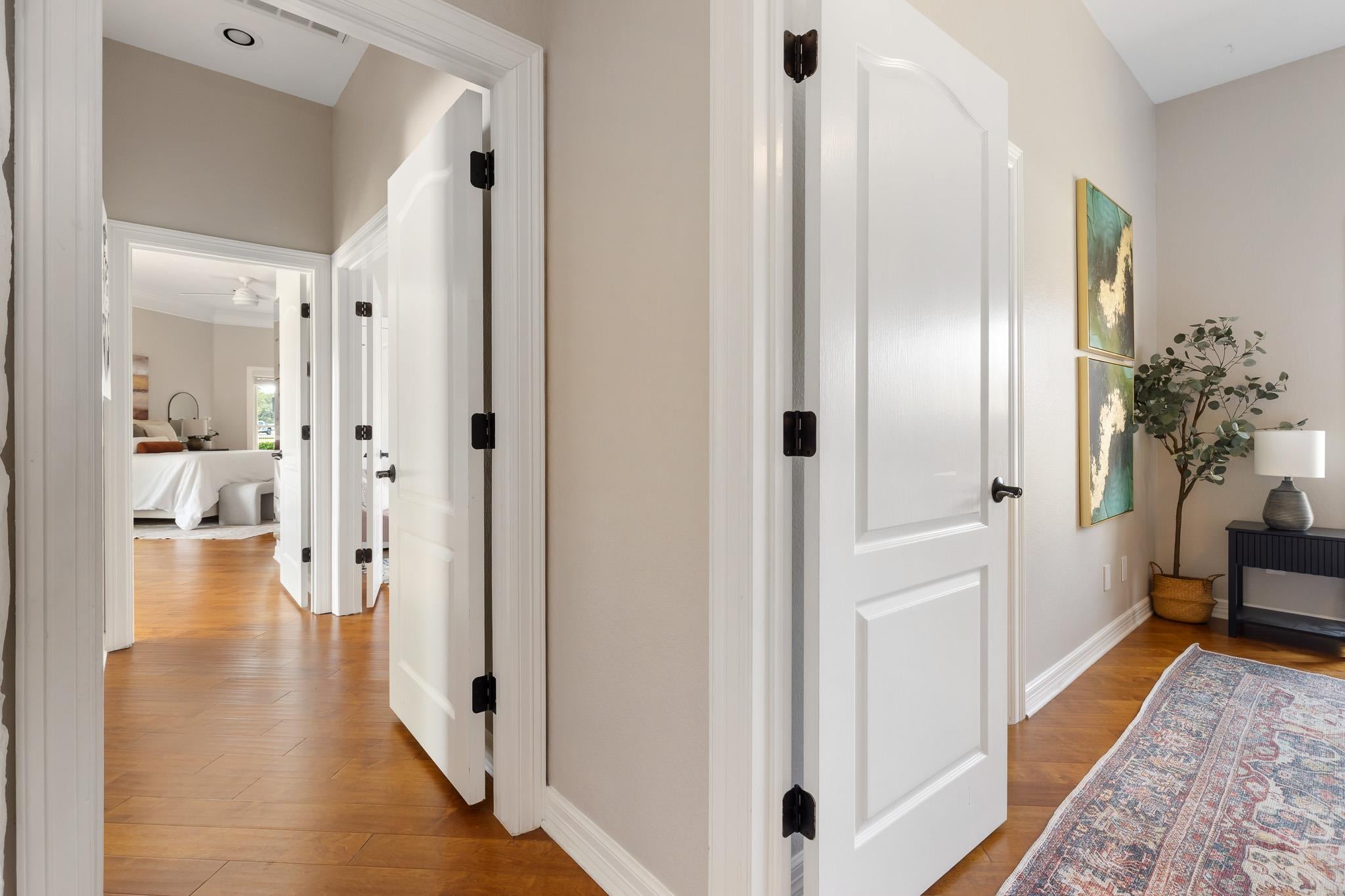 100 Dovetail LN photo 17