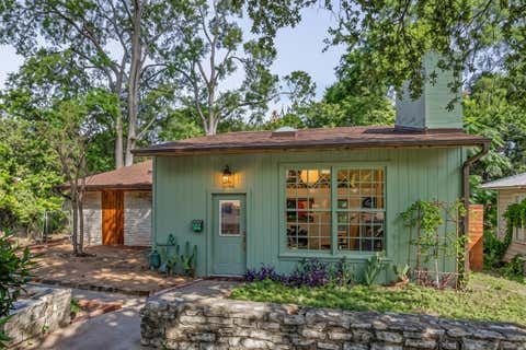 Photo of 3302 Cherrywood RD, Austin, TX 78722 (MLS # 6704021)