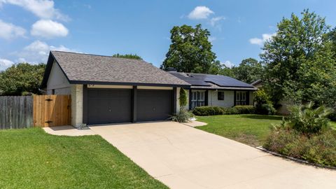 Photo of 2404 Coral Ridge CIR, Austin, TX 78747 (MLS # 7030242)