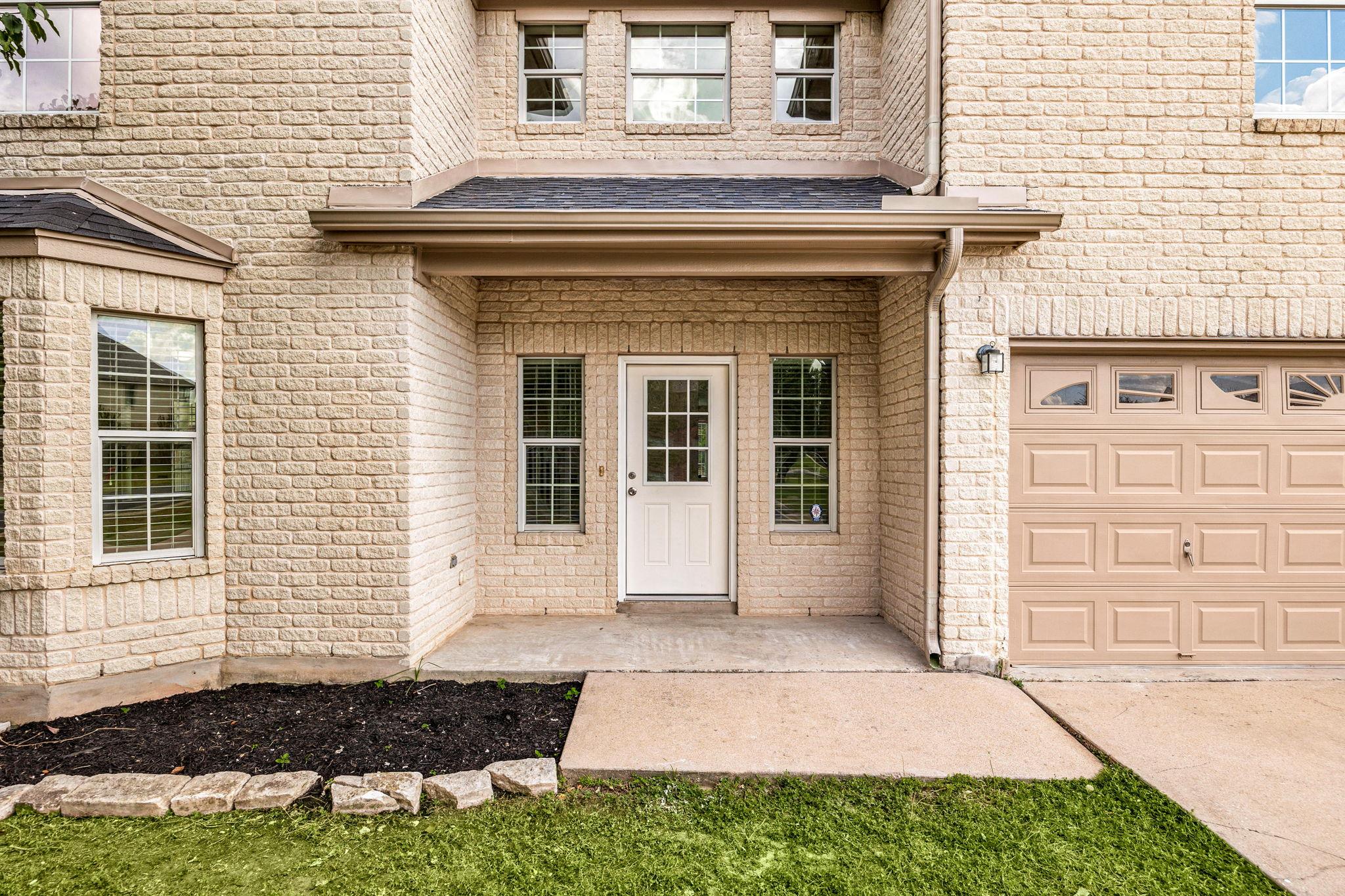 113 Silver Lace LN