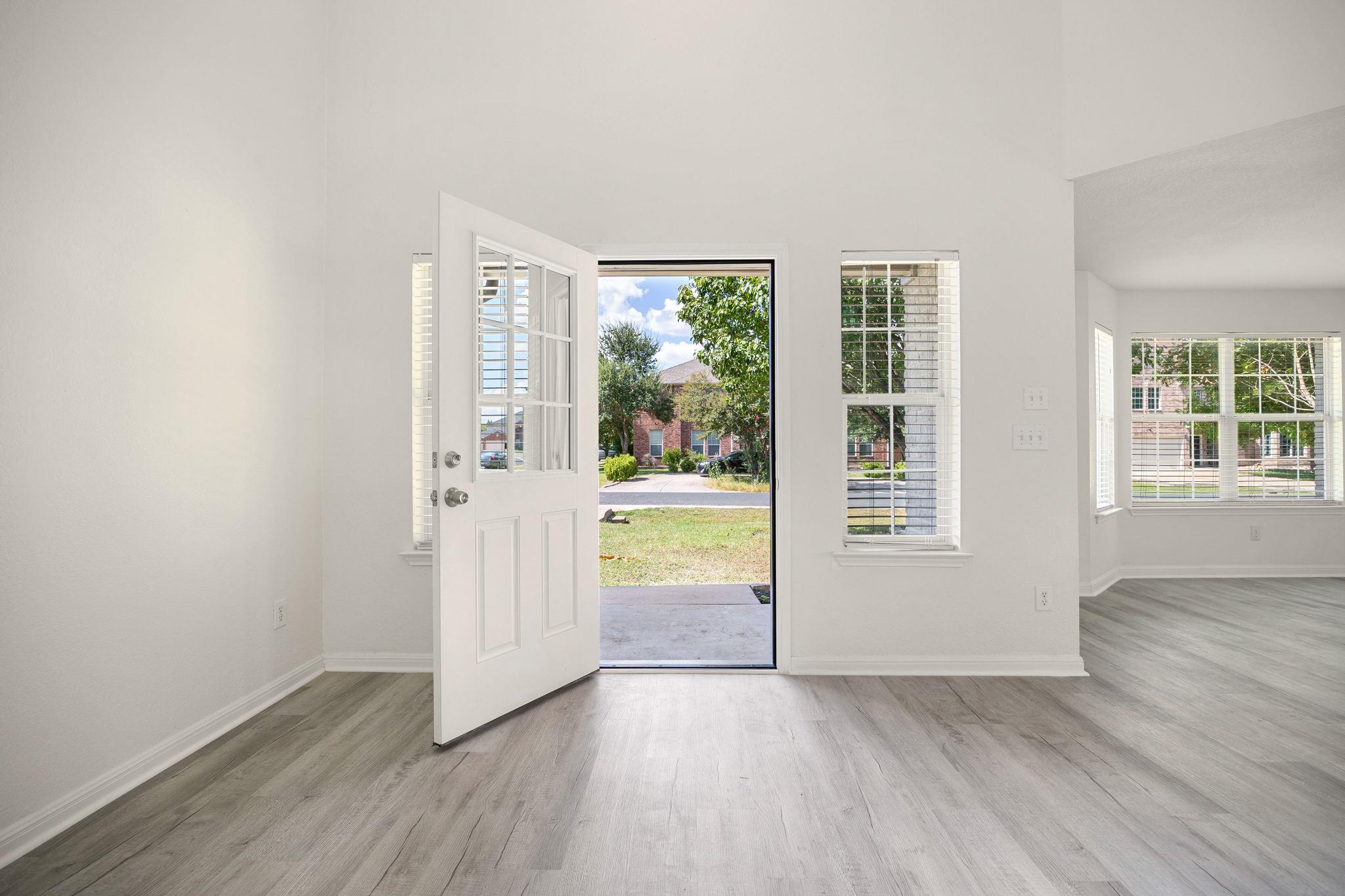 113 Silver Lace LN