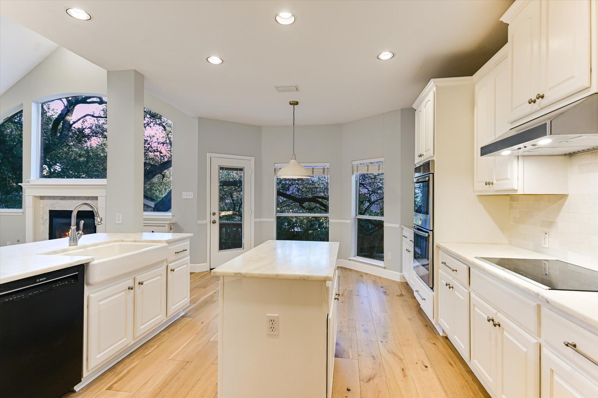 Austin, Texas 78739, United States, 5 Bedrooms Bedrooms, ,3 BathroomsBathrooms,Residential,Active,245135