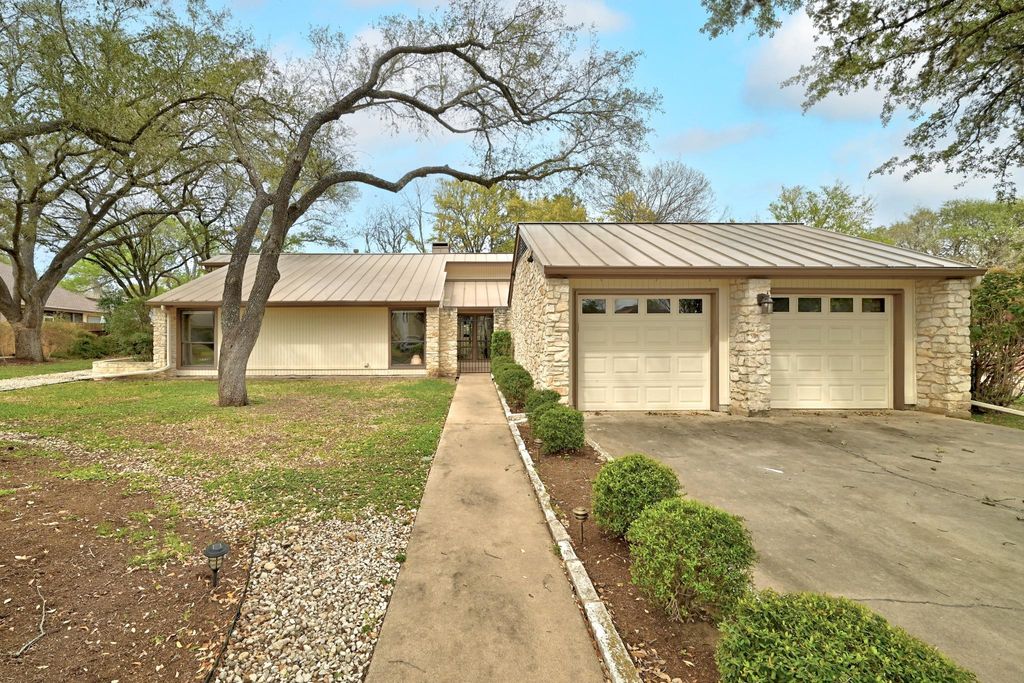 Photo of 10923 Preston Trails DR, Austin, TX 78747 (MLS # 1579546)