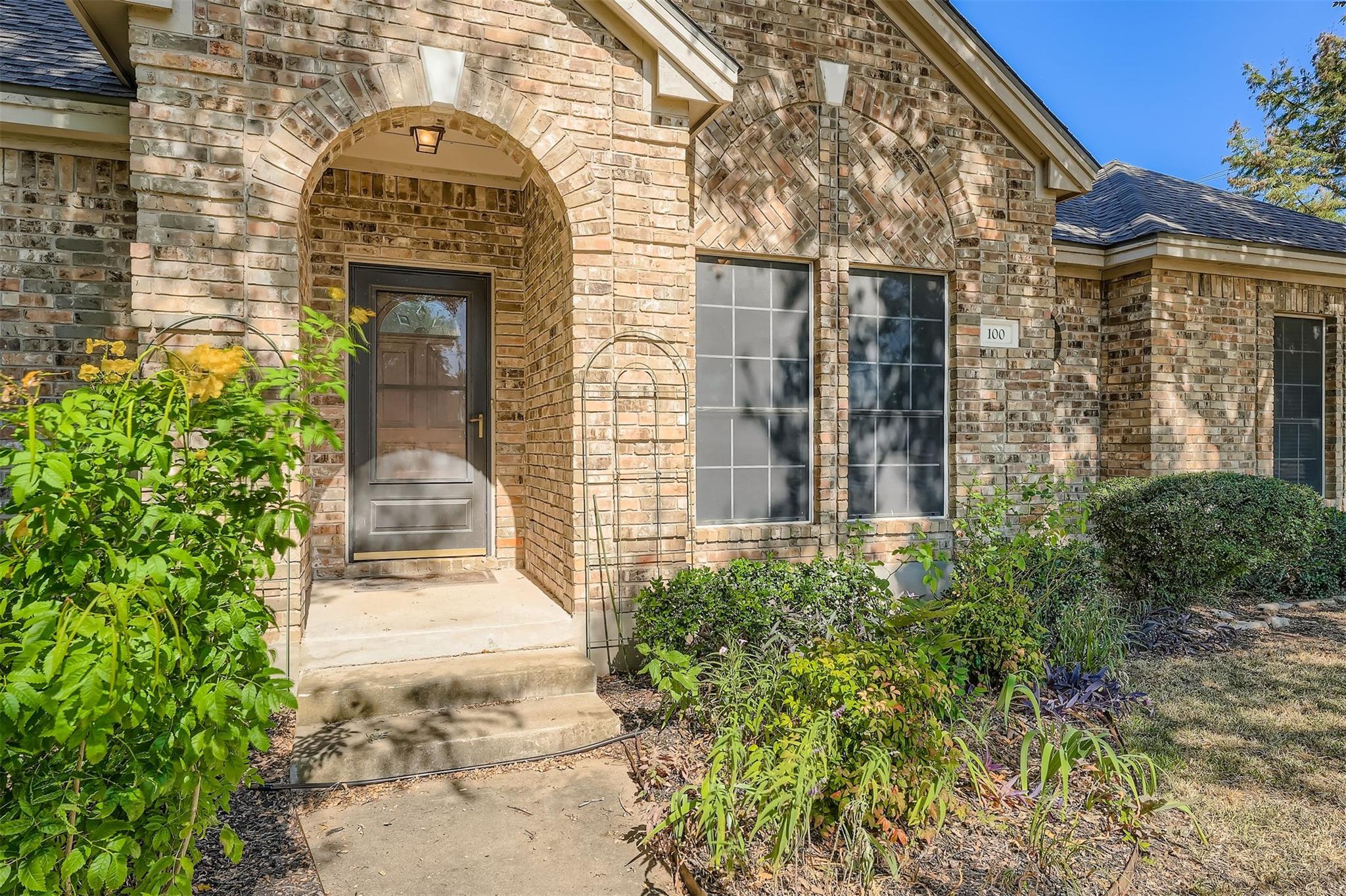100 Susana DR