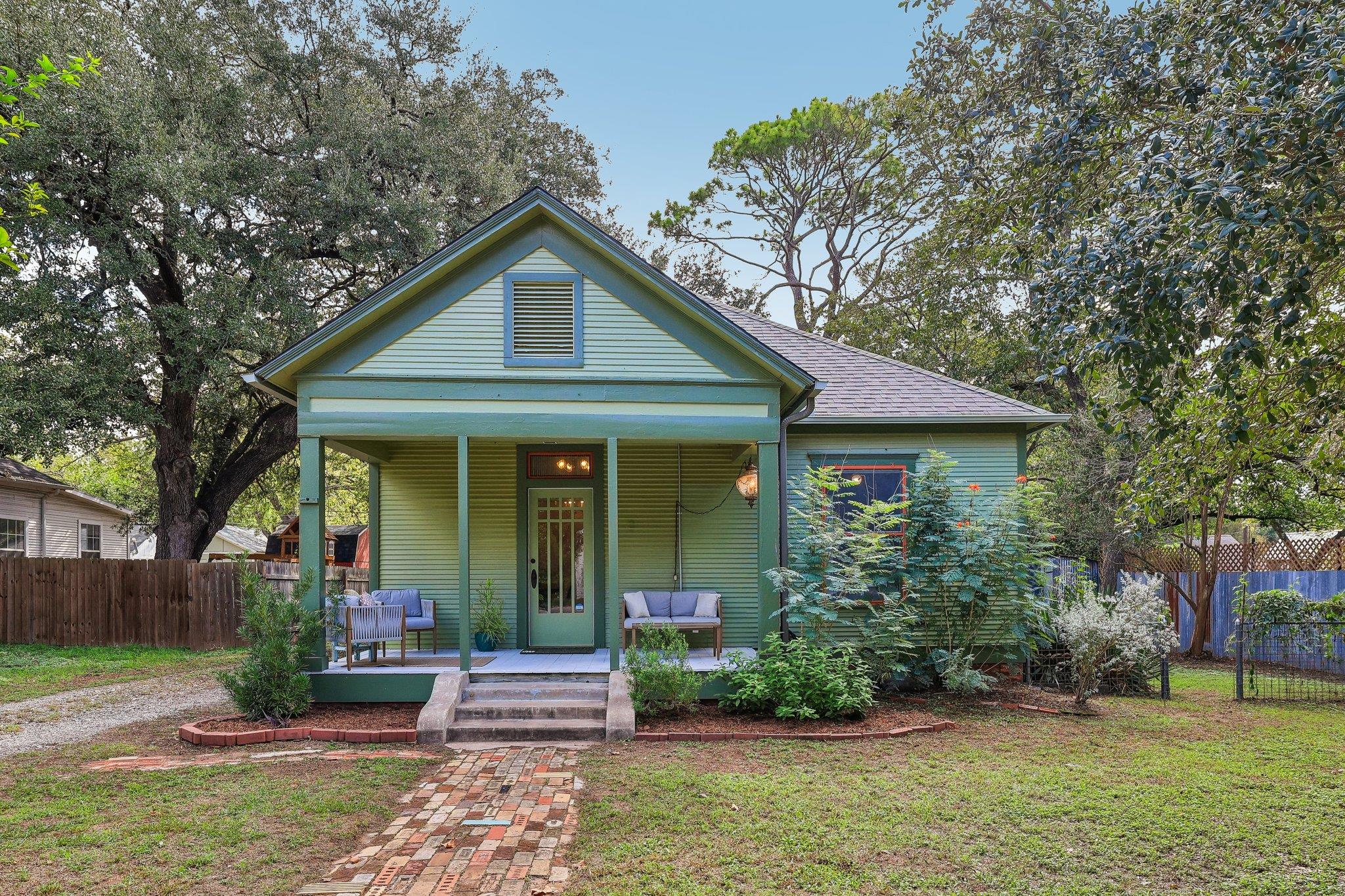 802 Short ST