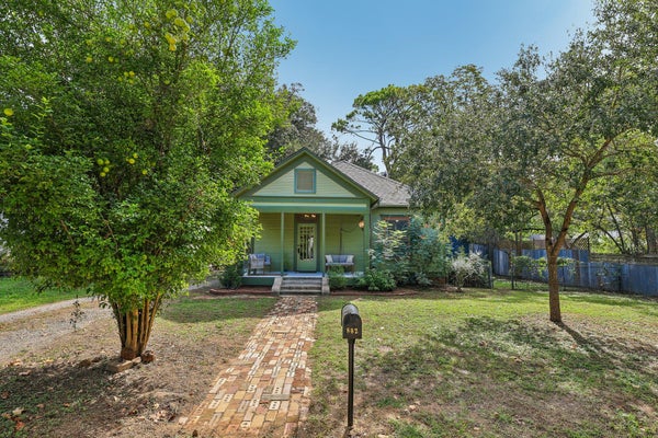 802 SHORT ST, SMITHVILLE, TX 78957 - Image 6adaeef8335cec312e9cb34fcba52cdb/2643884811